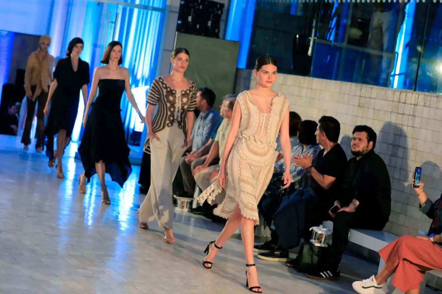 Desfile de modas en alpaca y algodón, de mypes Arequipa, Puno, Cusco y Lima. Foto: Cortesía.