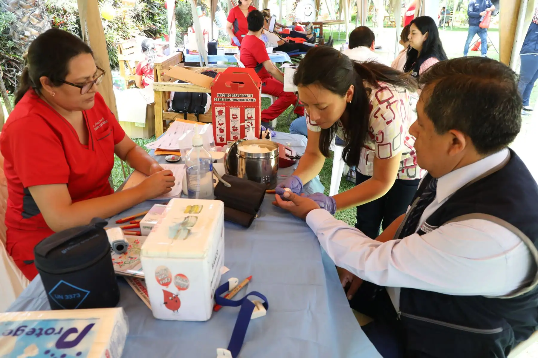 Para lograr dicho objetivo, el Minsa inició la campaña “Donatón Navideña” que busca captar donantes voluntarios de sangre en todo el país y mantener abastecidos los bancos de sangre.
Foto: Minsa