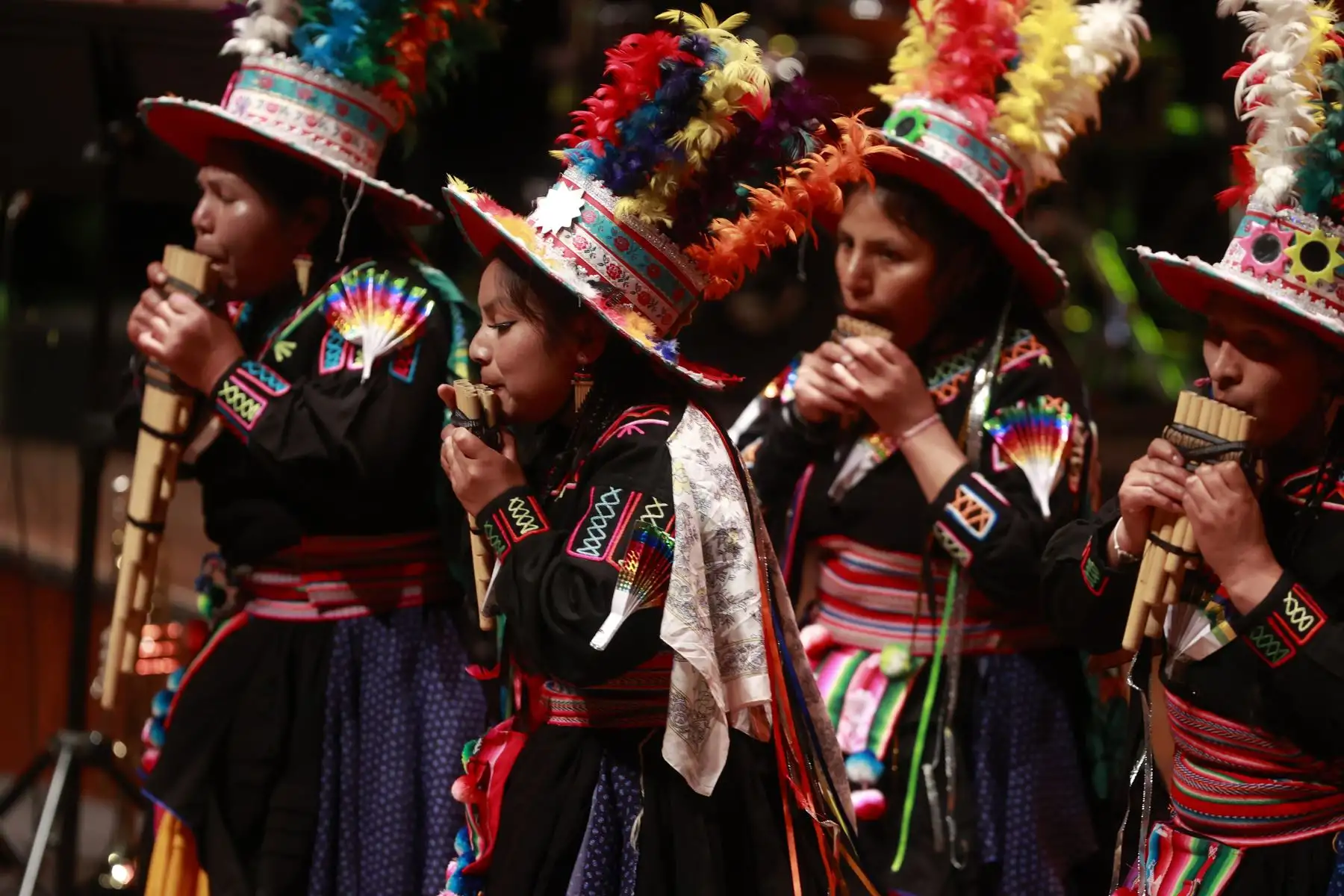 Internos presentan Concierto Sinfónico Coral “Arte para humanizar Humanizar para Resocializar” Cerca de 200 internos de los Establecimientos Penitenciarios Castro Castro, Lurigancho, Anexo Chorrillos, Mujeres Chorrillos, Huaral, Jauja y Lampa, integrantes de Orquestando presentarán el Concierto Sinfónico Coral “Arte para Humanizar, Humanizar para Resocializar” en el Gran Teatro Nacional. Foto: ANDINA/Vidal Tarqui