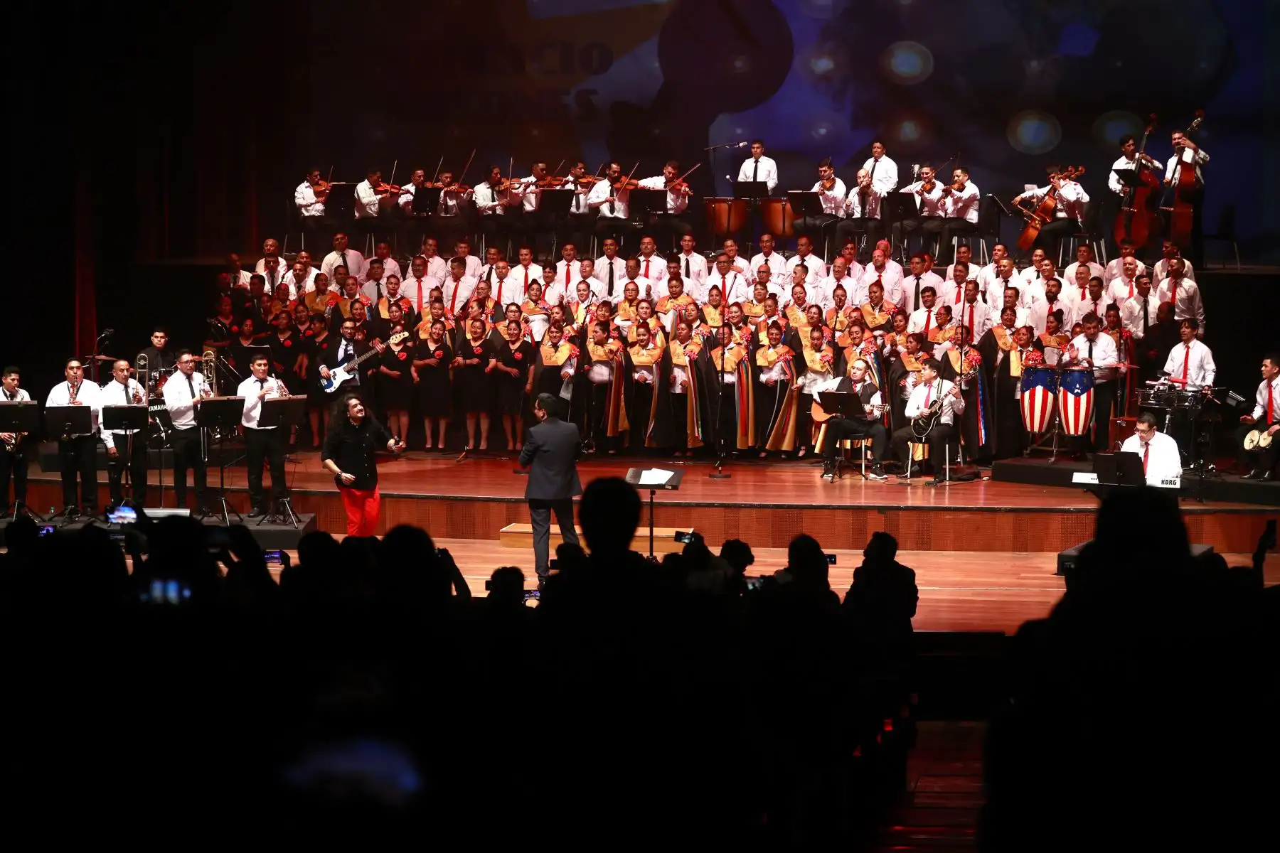 Cerca de 200 internos de los Establecimientos Penitenciarios Castro Castro, Lurigancho, Anexo Chorrillos, Mujeres Chorrillos, Huaral, Jauja y Lampa. presentar concierto sinfónico en el Gran Teatro Nacional Foto: ANDINA/Vidal Tarqui