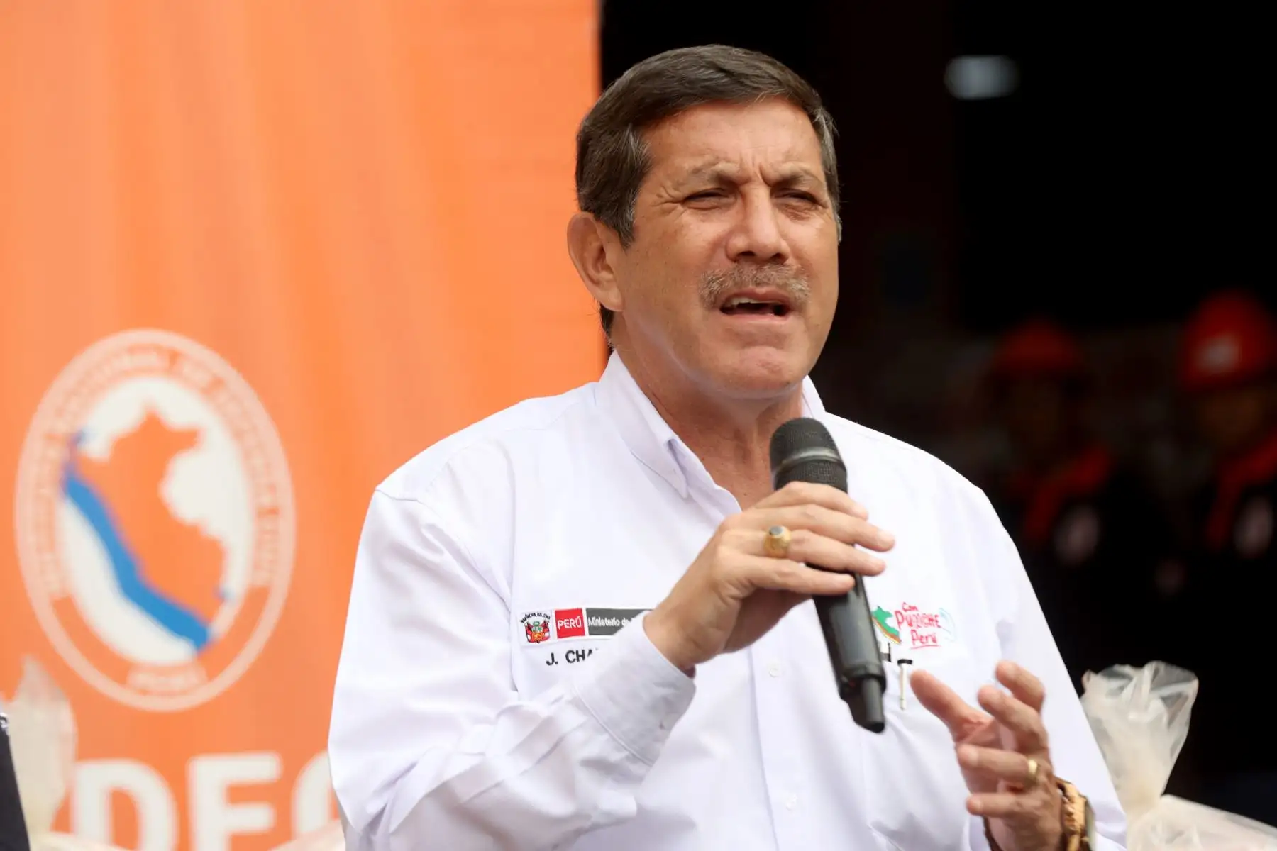 Jorge Chávez Cresta, ministro de defensa participa en la recepción de donación de 2,345 canastas con alimentos de primera necesiadad.
Foto: ANDINA/Difusión