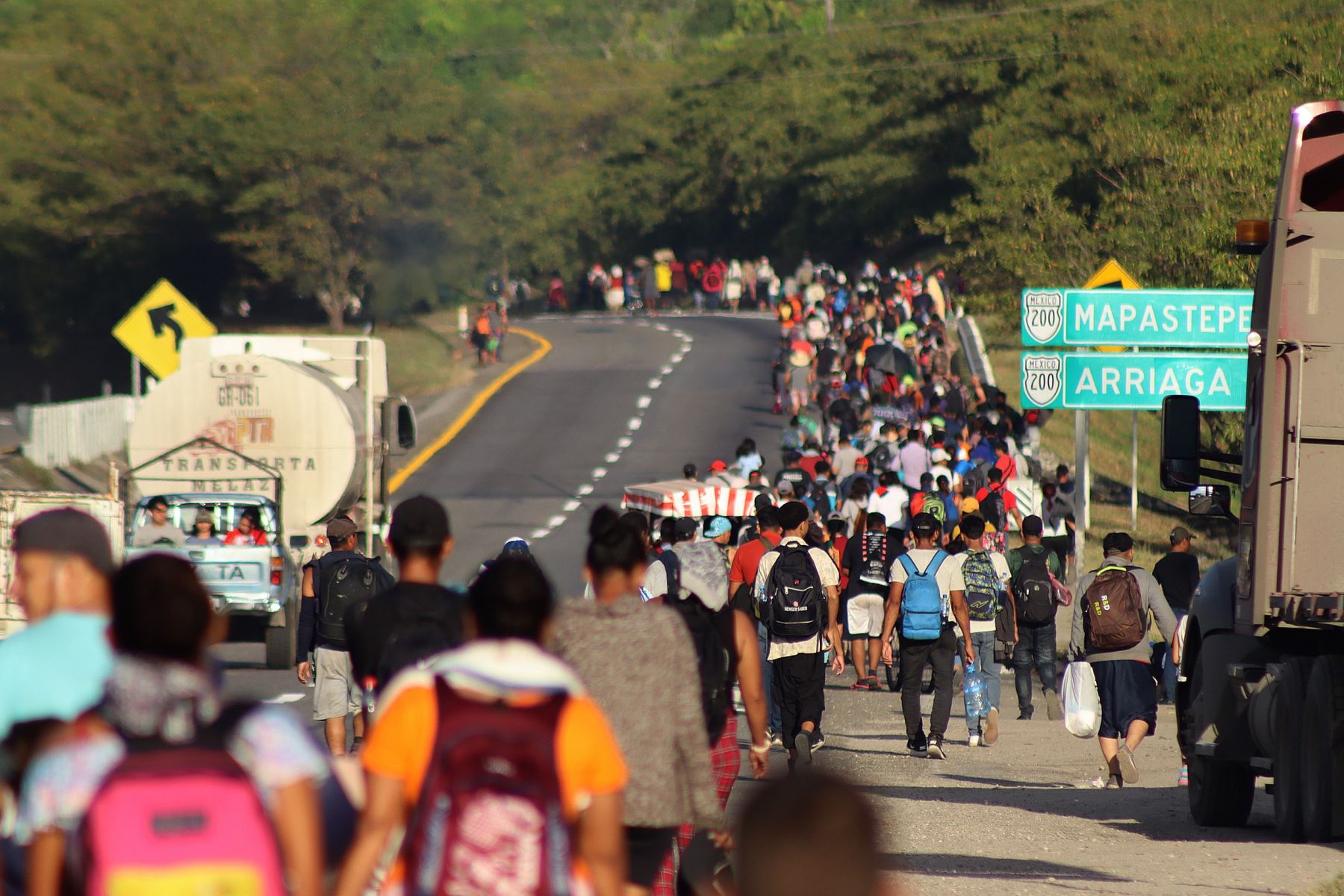 La primera caravana del a o sale de la frontera sur de M xico con