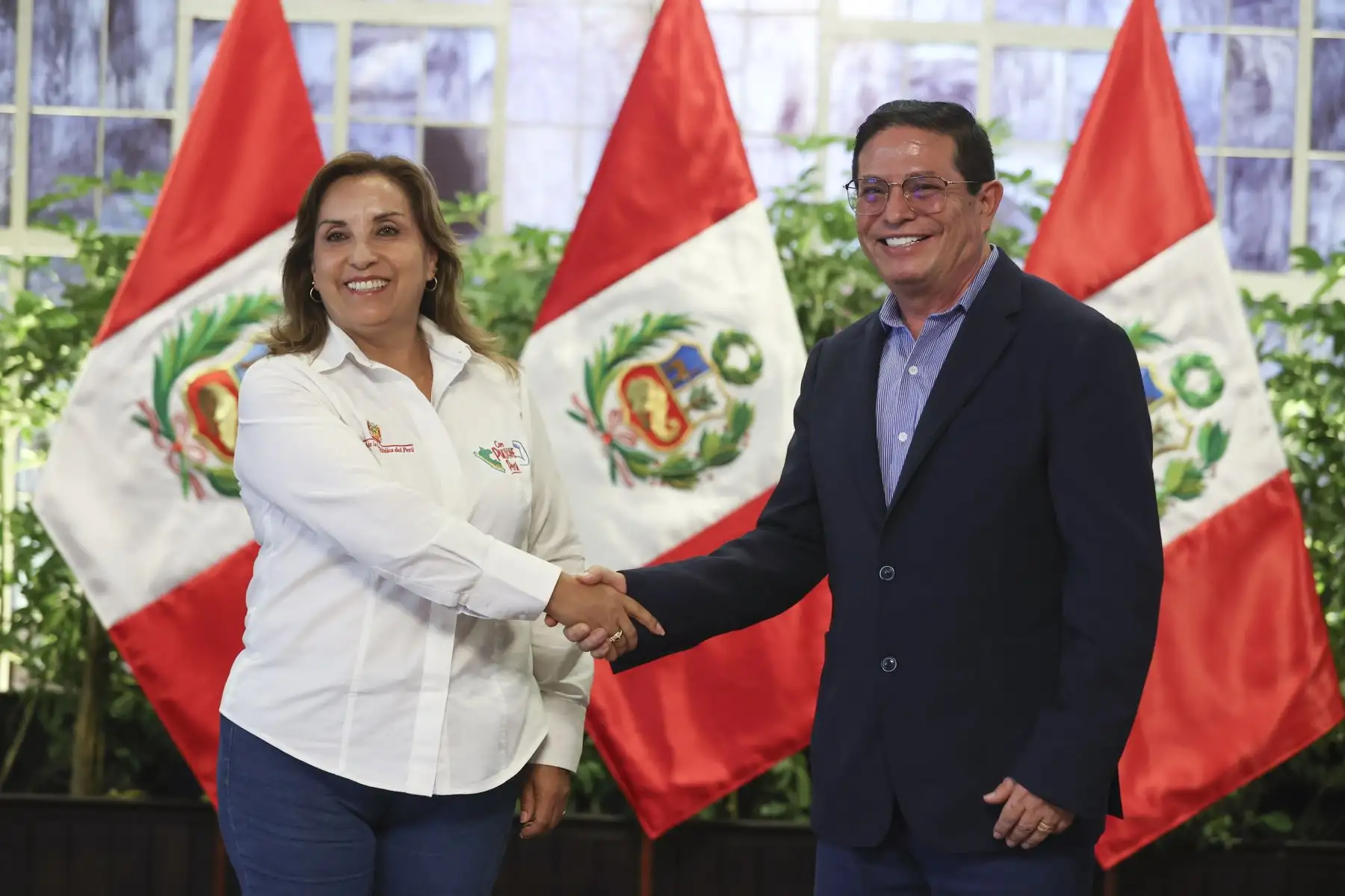 La presidenta de la república, Dina Boluarte, recibió en Palacio de Gobierno al alcalde de La Victoria, Rubén Cano, con quien coordinó acciones para que se continúe redoblando la seguridad en el emporio de Gamarra.
Foto: ANDINA/Prensa Presidencia