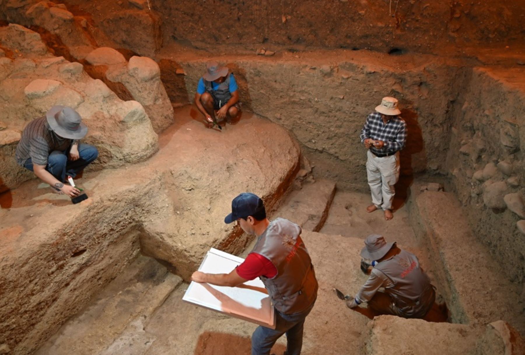 Evidencias arqueológicas registradas en excavaciones realizadas entre agosto y diciembre de este año revelan que la arquitectura monumental de Montegrande, construcción prehispánica, edificada hace 5,300 años en Jaén, región Cajamarca, demuestra el nacimiento de la religión en la Amazonía peruana y sudamericana.