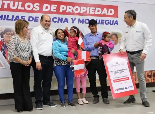 Más de 8,200 pobladores de Tacna y Moquegua se beneficiaron con la entrega de títulos de propiedad que otorgó Cofopri. ANDINA/Difusión