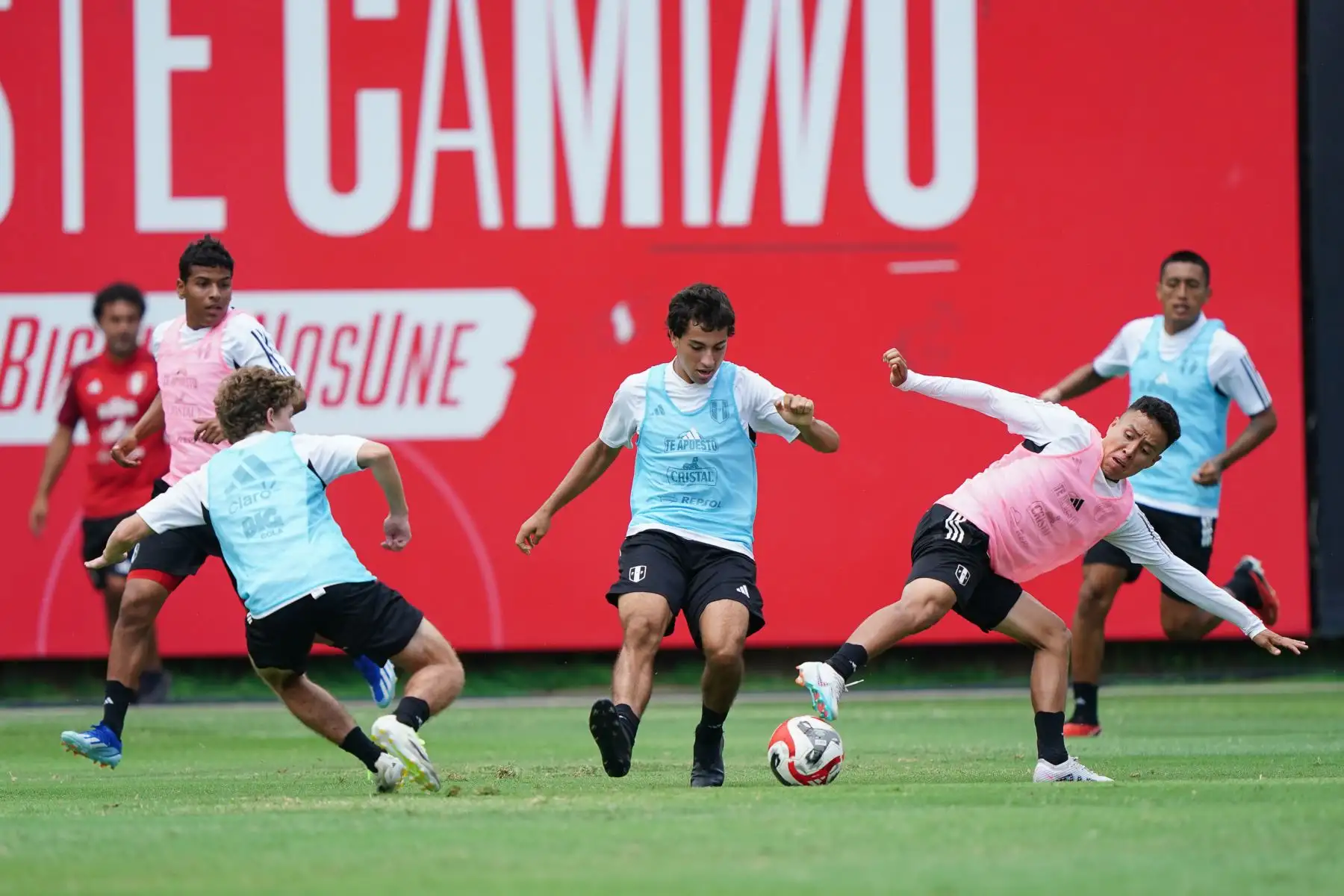 Entrenamiento de la selección peruana de fútbol Sub 23 en la Videna.
Foto:FPF