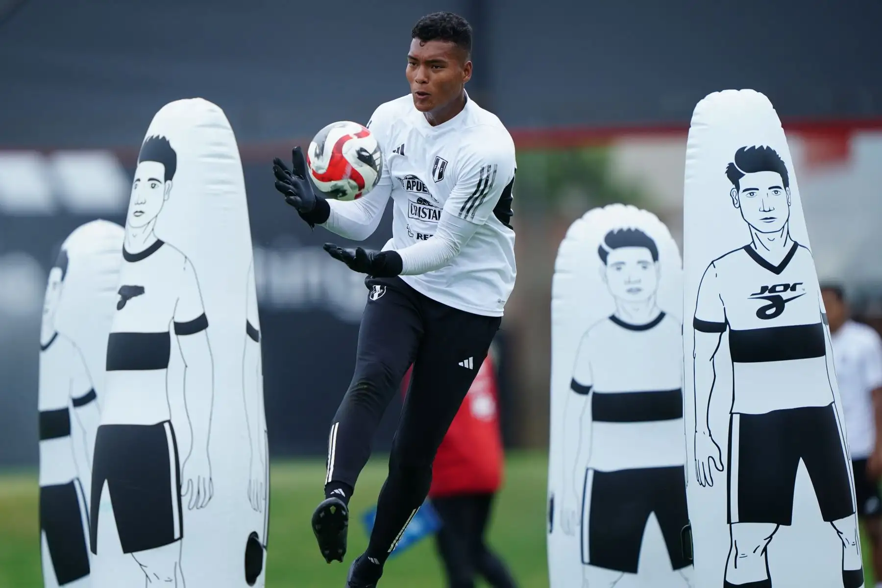 Entrenamiento de la selección peruana de fútbol Sub 23 en la Videna.
Foto:FPF