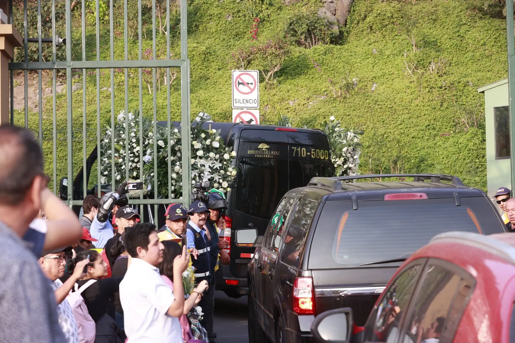 Último adiós, restos de Pedro Suárez Vértiz llegan a Jardines de la Paz: ANDINA/Vidal Tarqui