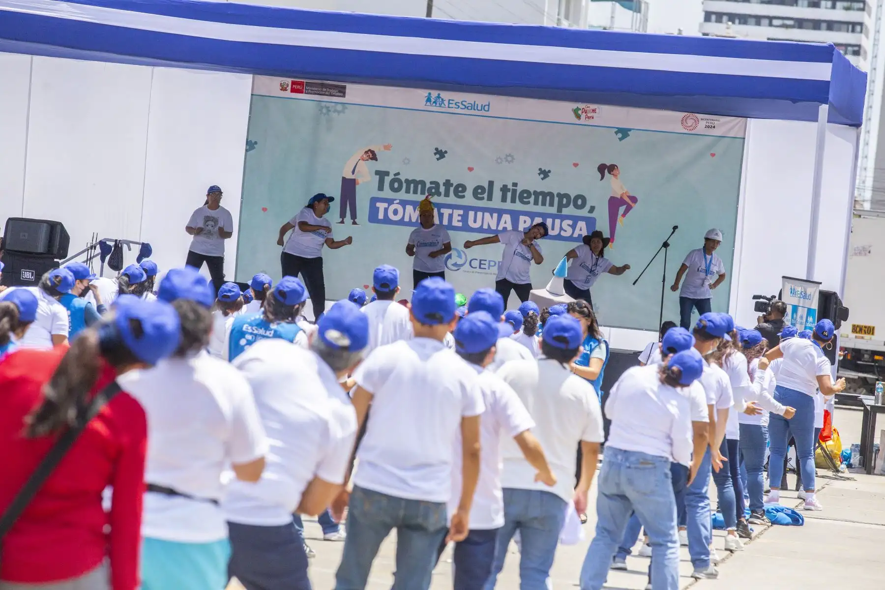 Más de un millón de trabajadores muere cada año, debido a accidentes y enfermedades dentro del ambiente laboral, según la OIT.
Foto: EsSalud