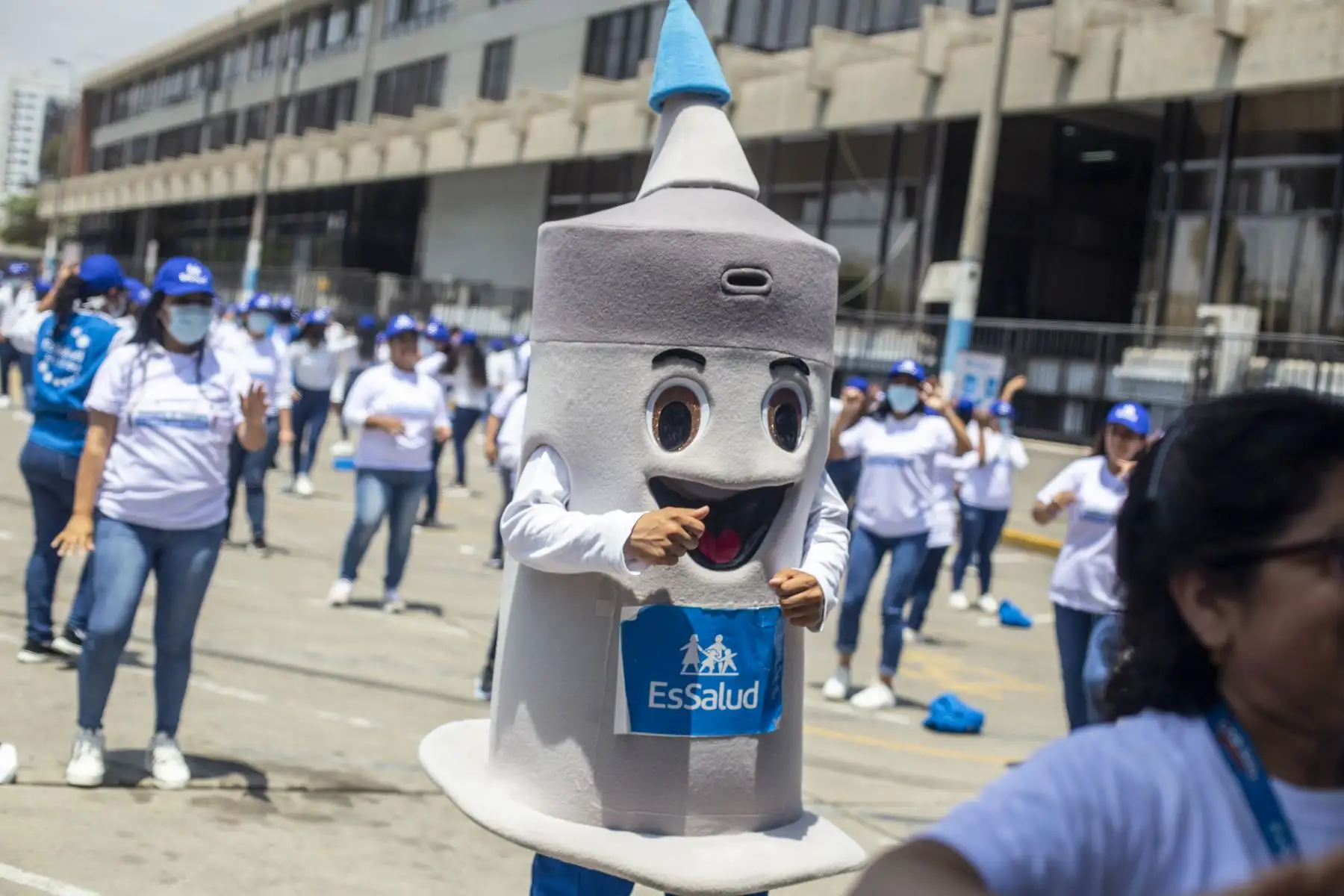 Más de un millón de trabajadores muere cada año, debido a accidentes y enfermedades dentro del ambiente laboral, según la OIT.
Foto: EsSalud