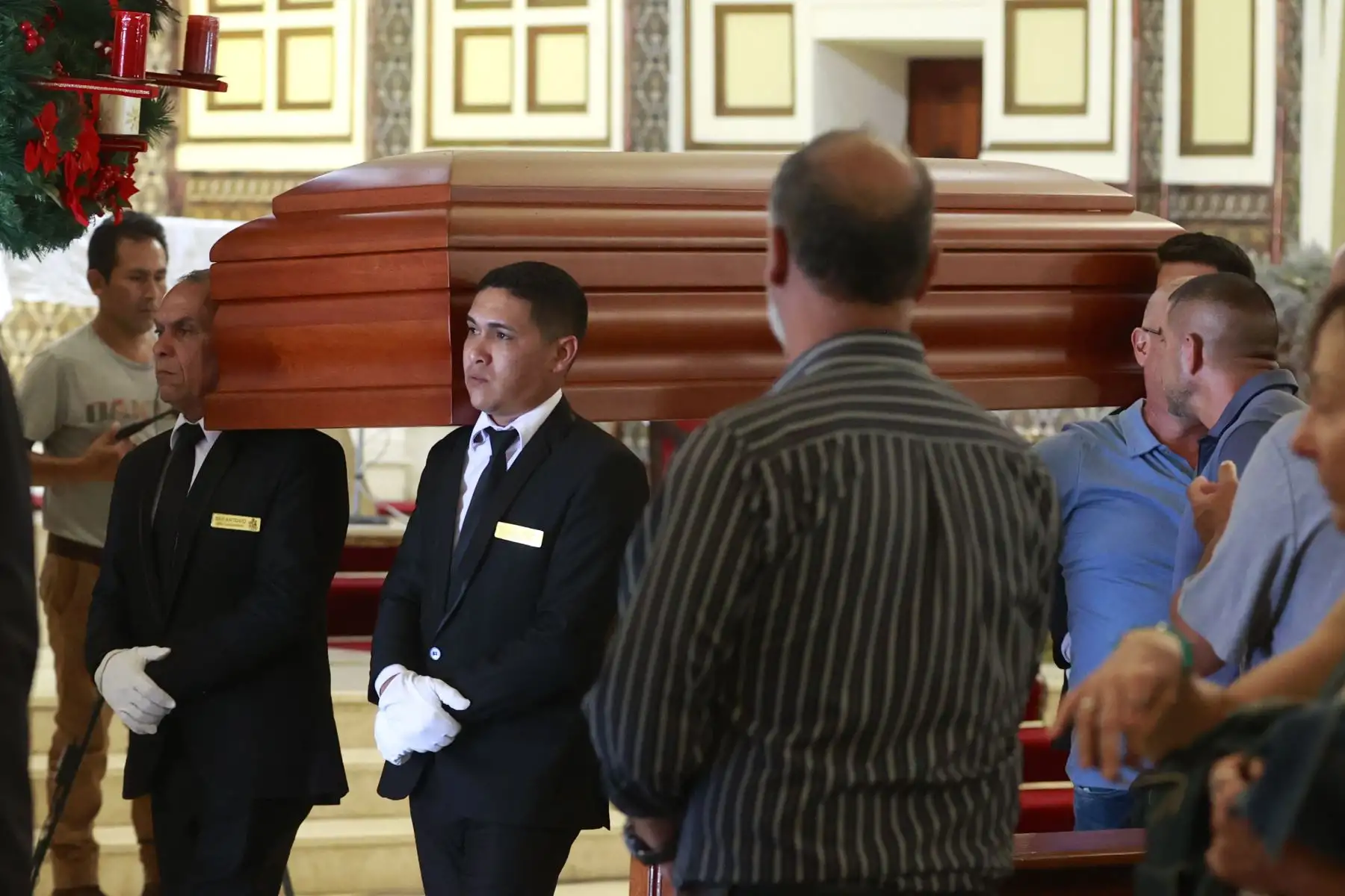 En la parroquia Nuestra Señora de Fátima de Miraflores se realiza la misa de cuerpo presente para despedir a Pedro Suárez Vertiz.
Foto: ANDINA/Vidal Tarqui