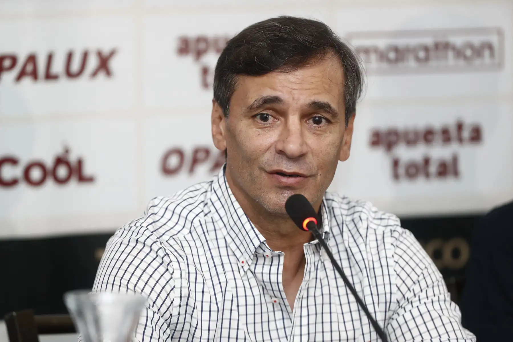 Presentación del nuevo comando técnico del club Universitario de Deportes, que tiene como cabeza al exfutbolista y entrenador argentino Fabián Bustos. Foto: ANDINA/Daniel Bracamonte