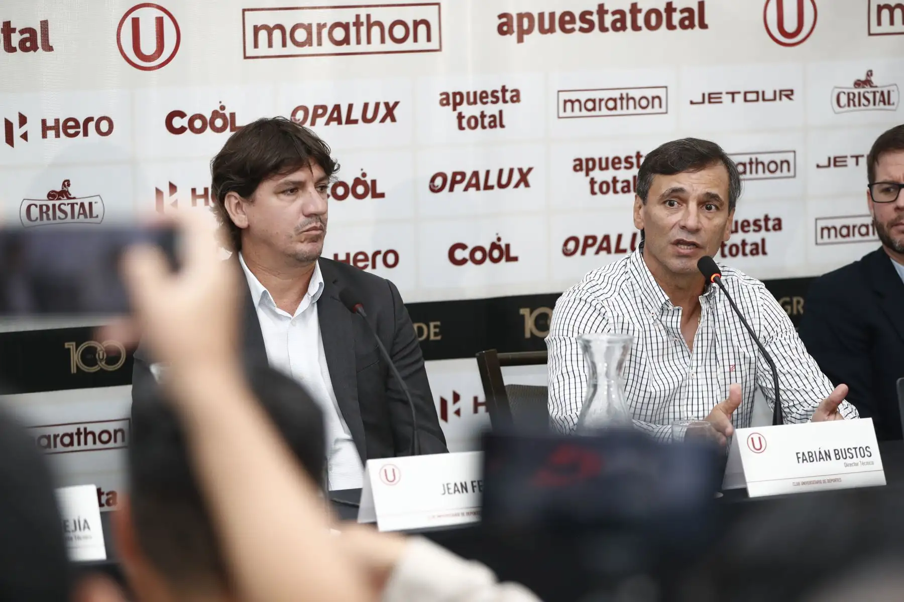 Presentación del nuevo comando técnico del club Universitario de Deportes, que tiene como cabeza al exfutbolista y entrenador argentino Fabián Bustos. Foto: ANDINA/Daniel Bracamonte