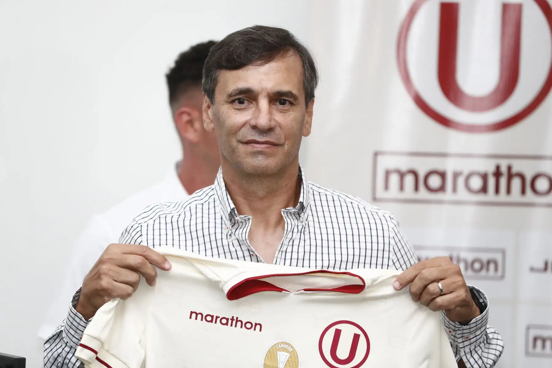 Presentación del nuevo comando técnico del club Universitario de Deportes, que tiene como cabeza al exfutbolista y entrenador argentino Fabián Bustos. Foto: ANDINA/Daniel Bracamonte