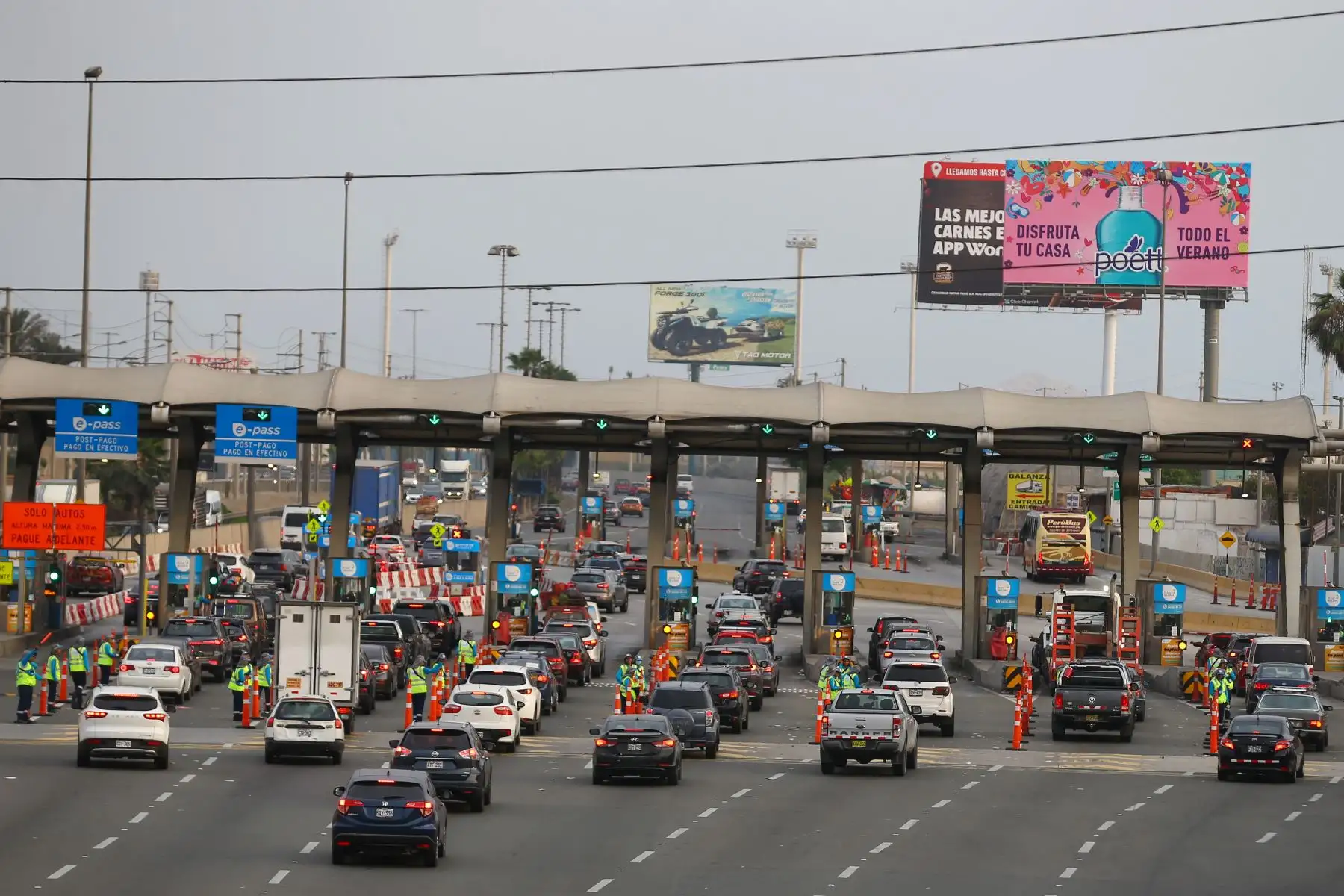 Limeños viajan a los balnearios del sur de Lima para recibir el Año Nuevo 2024.
Foto: ANDINA/Eddy Ramos