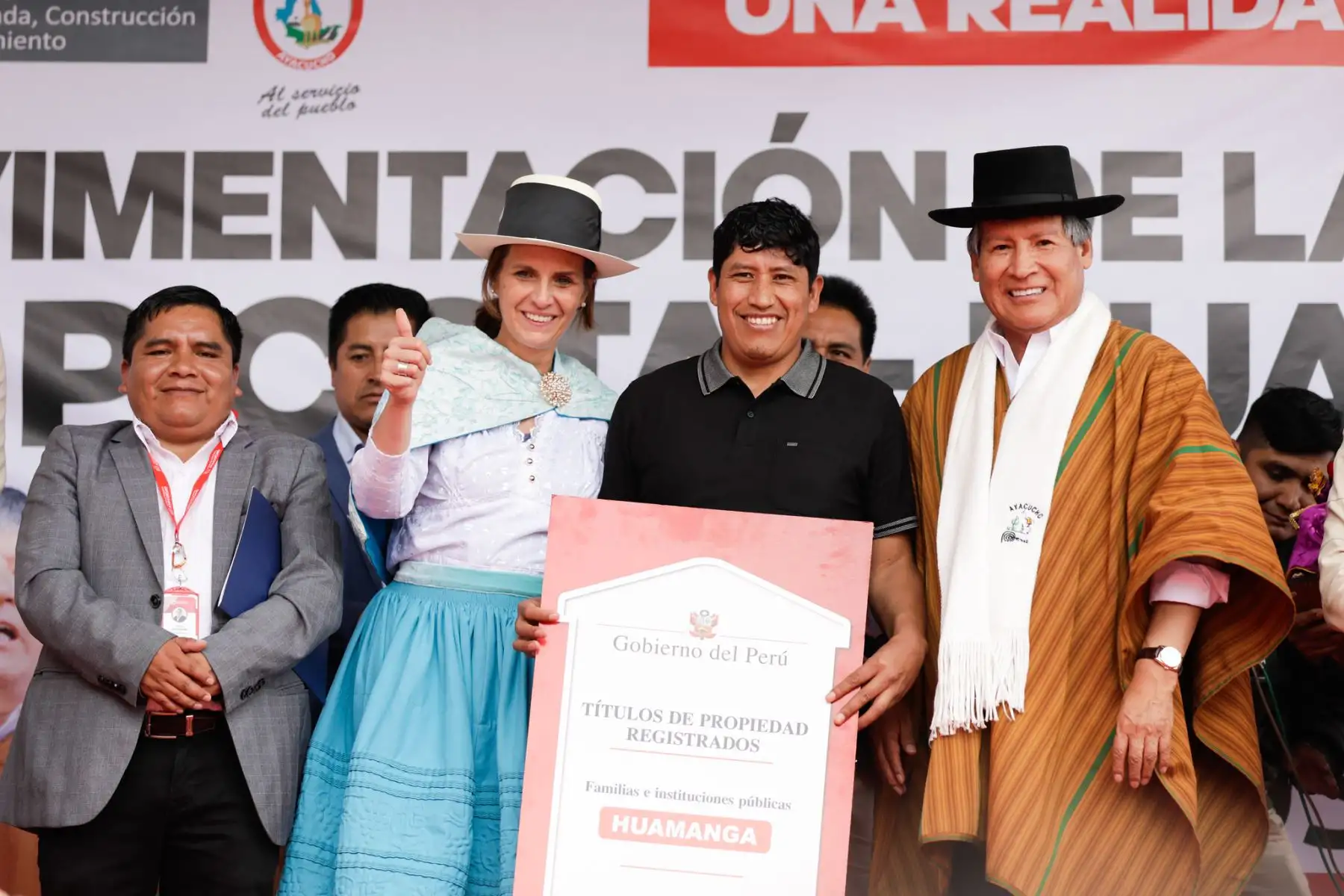 El Ministerio de Vivienda, Construcción y Saneamiento (MVCS) destinará S/ 40 millones para financiar un proyecto de agua y alcantarillado, y otro proyecto de pistas y veredas, que beneficiarán a miles de habitantes de la región Ayacucho.
Foto: MVCS