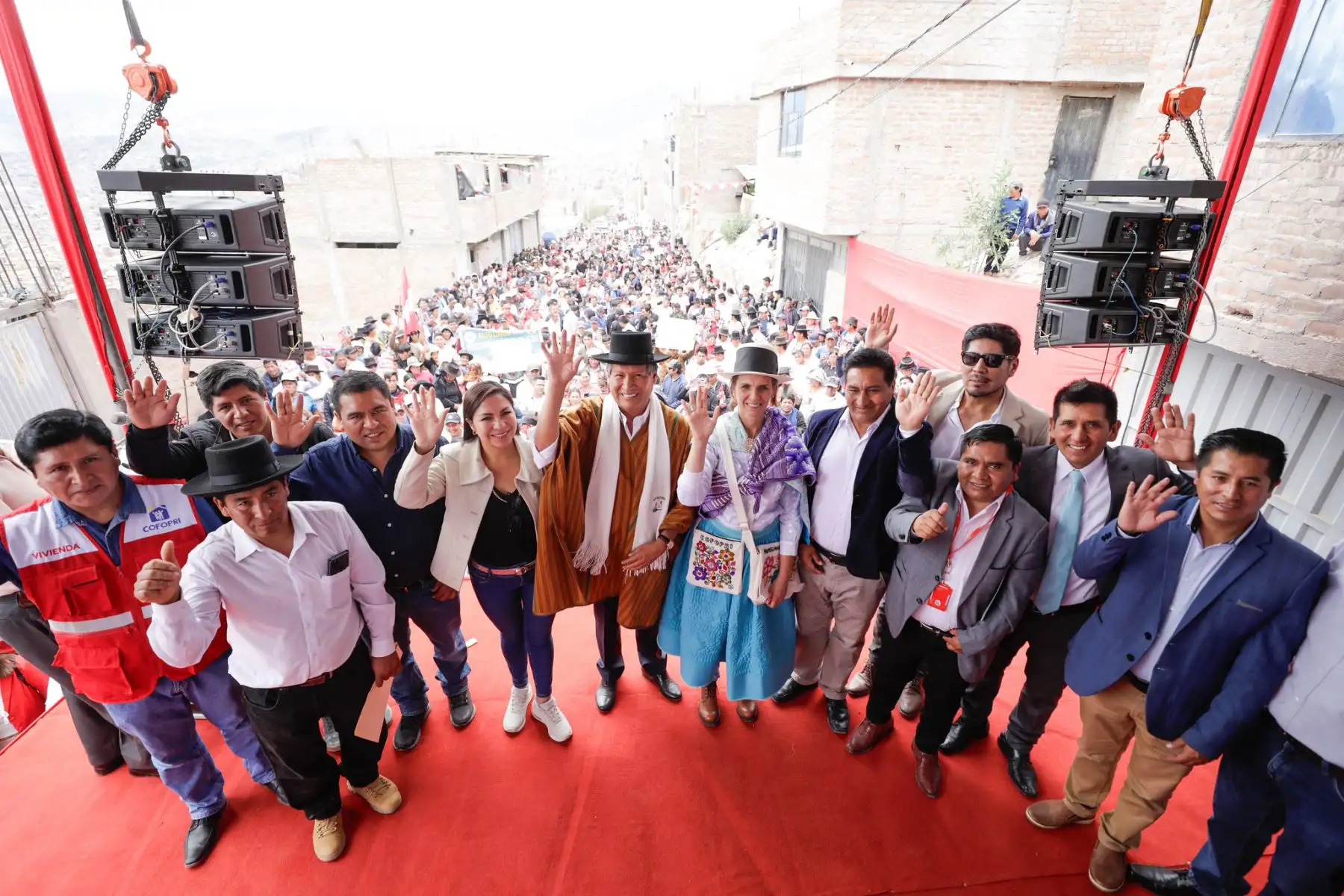 El Ministerio de Vivienda, Construcción y Saneamiento (MVCS) destinará S/ 40 millones para financiar un proyecto de agua y alcantarillado, y otro proyecto de pistas y veredas, que beneficiarán a miles de habitantes de la región Ayacucho.
Foto: MVCS