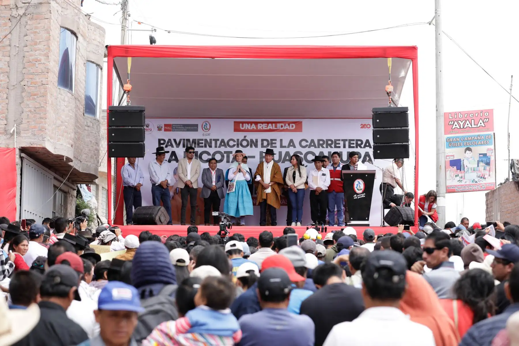 El Ministerio de Vivienda, Construcción y Saneamiento (MVCS) destinará S/ 40 millones para financiar un proyecto de agua y alcantarillado, y otro proyecto de pistas y veredas, que beneficiarán a miles de habitantes de la región Ayacucho.
Foto: MVCS