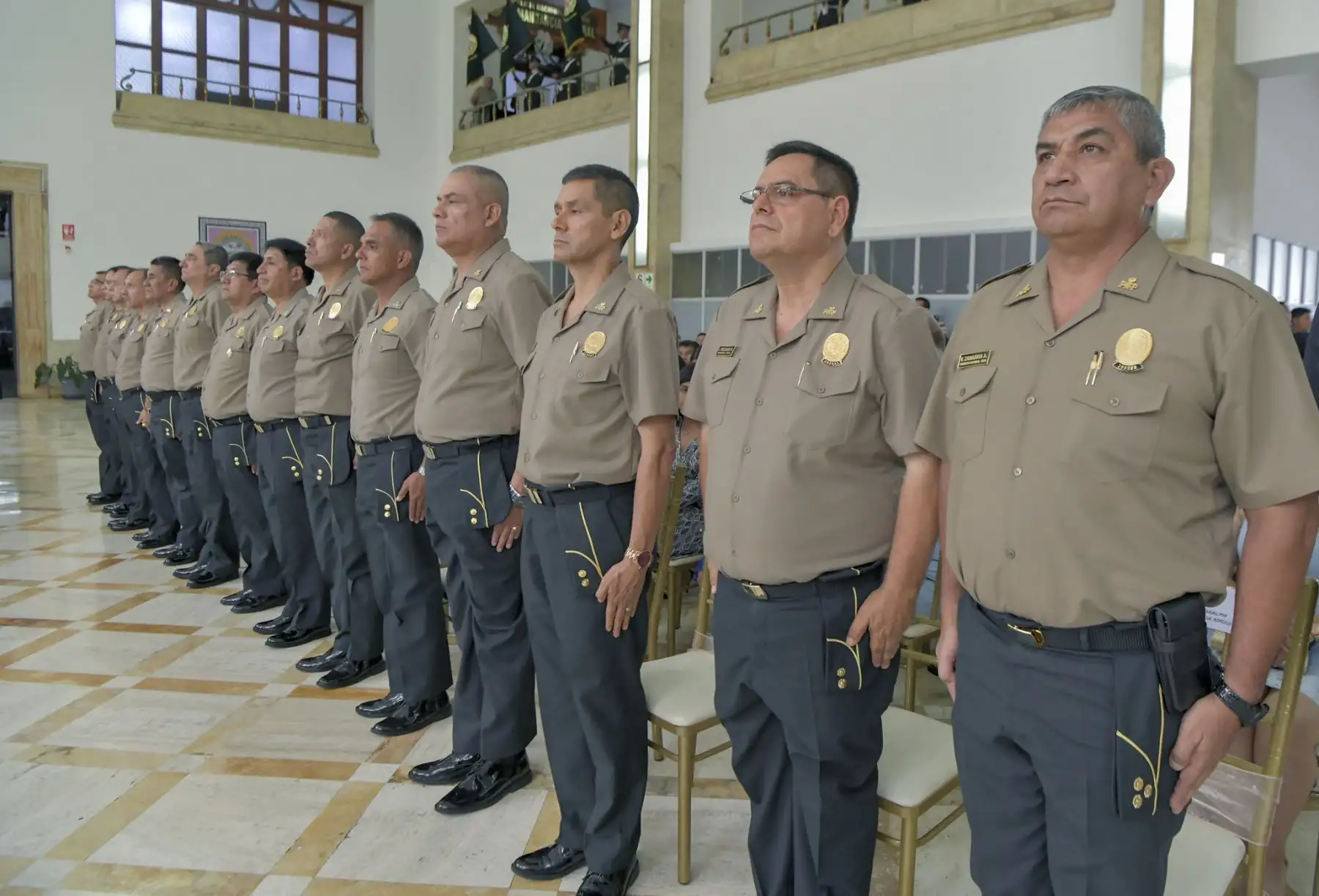 El ministro Víctor Torres participó en la ceremonia de imposición de insignias de mando a 28 oficiales de la Policía Nacional del  Perú, que lograron su ascenso, alcanzando los grados de teniente general y generales de Armas y de Servicios de la PNP.
Foto: Mininter