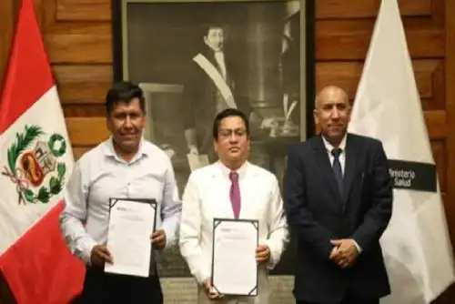 “También existen otras inversiones que están encaminadas, como el Hospital Regional Manuel Núñez Butrón de alta complejidad, el Hospital Rafael Ortiz de Juli y el Hospital de Huancané", sostuvo el ministro César Vásquez.