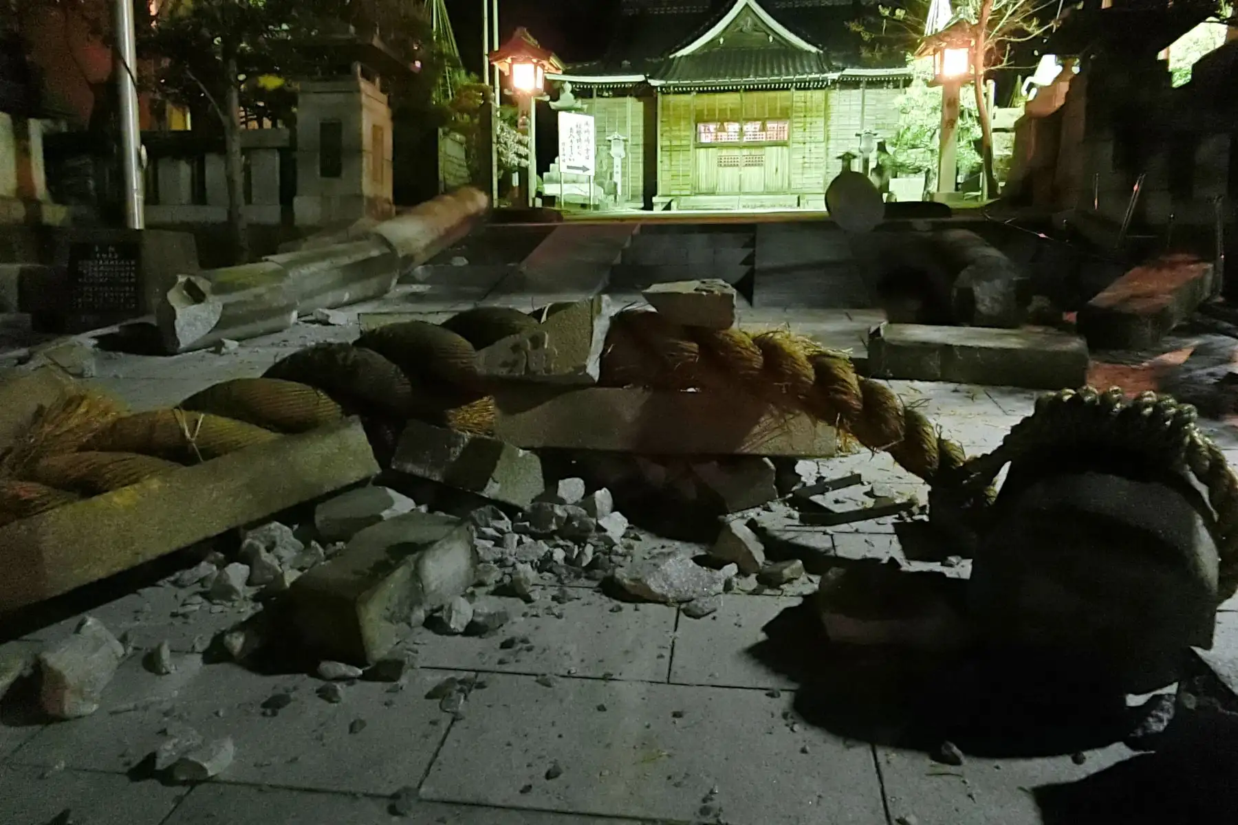 Una vista de los daños en el Santuario Onohiyoshi tras un fuerte terremoto en Kanazawa, Japón central, el 01 de enero de 2024.
Foto: EFE