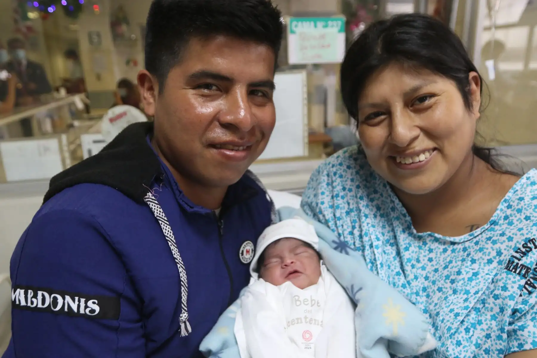 Los ministerios de Salud, Cultura y Defensa, presentaron a los primeros bebés del Bicentenario 2024, que nacieron en Año Nuevo en el Instituto Nacional Materno Perinatal (INMP). El nacimiento de los primeros bebés en el año del Bicentenario 2024 marca el inicio de la conmemoración por los 200 años de la consolidación de nuestra independencia y nos permite mirar con optimismo el futuro del Perú.
Foto: ANDINA/Lenin Lobatón