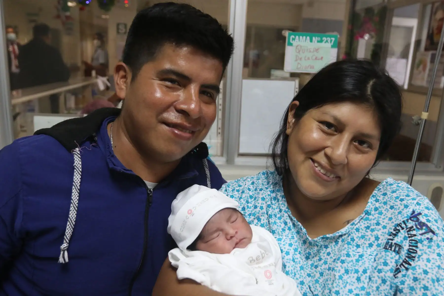 Los ministerios de Salud, Cultura y Defensa, presentaron a los primeros bebés del Bicentenario 2024, que nacieron en Año Nuevo en el Instituto Nacional Materno Perinatal (INMP). El nacimiento de los primeros bebés en el año del Bicentenario 2024 marca el inicio de la conmemoración por los 200 años de la consolidación de nuestra independencia y nos permite mirar con optimismo el futuro del Perú.

Foto:ANDINA/Hector Vinces.