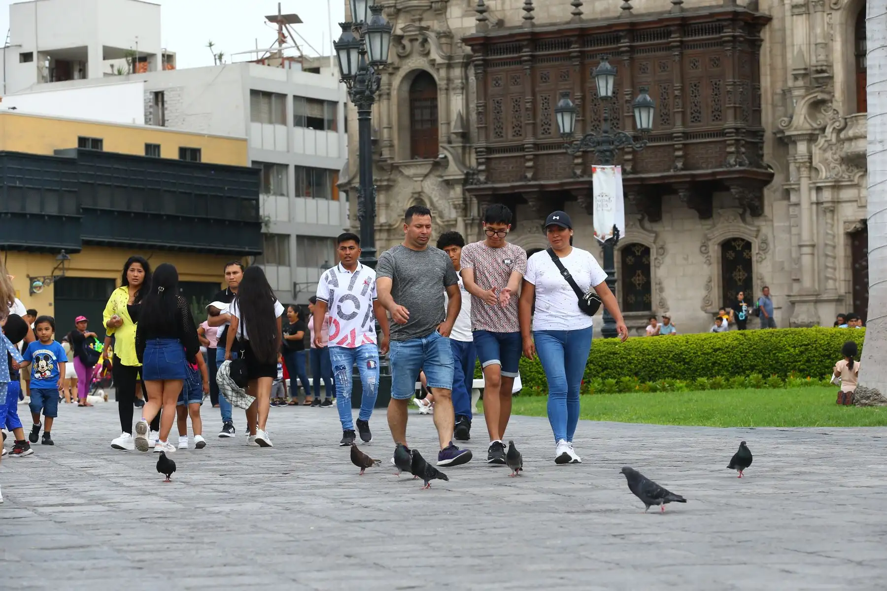 Familias limeñas visitan el Centro Histórico de Lima en el primer día del año 2024
Foto: ANDINA/Eddy Ramos