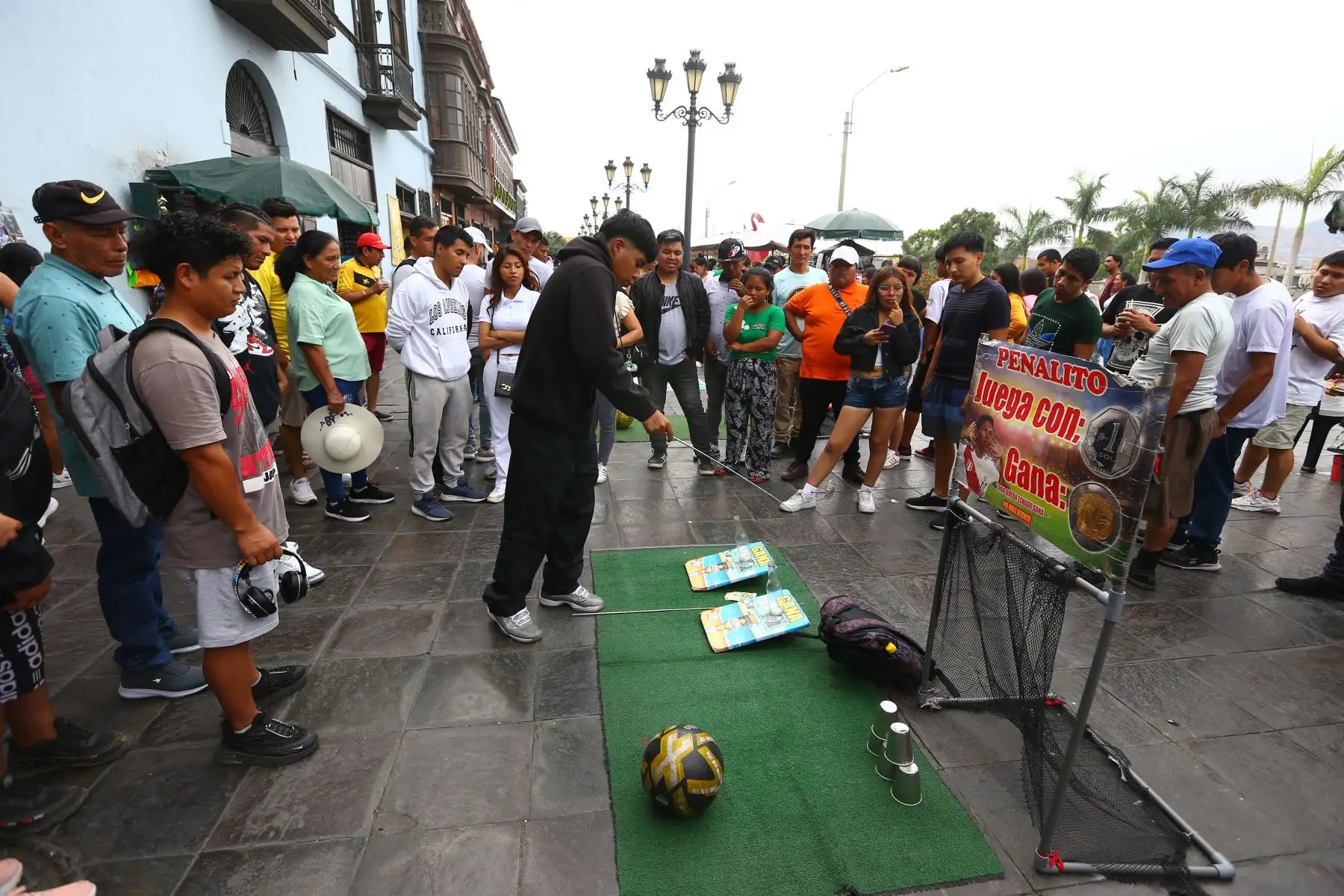 Familias limeñas visitan el Centro Histórico de Lima en el primer día del año 2024
Foto: ANDINA/Eddy Ramos