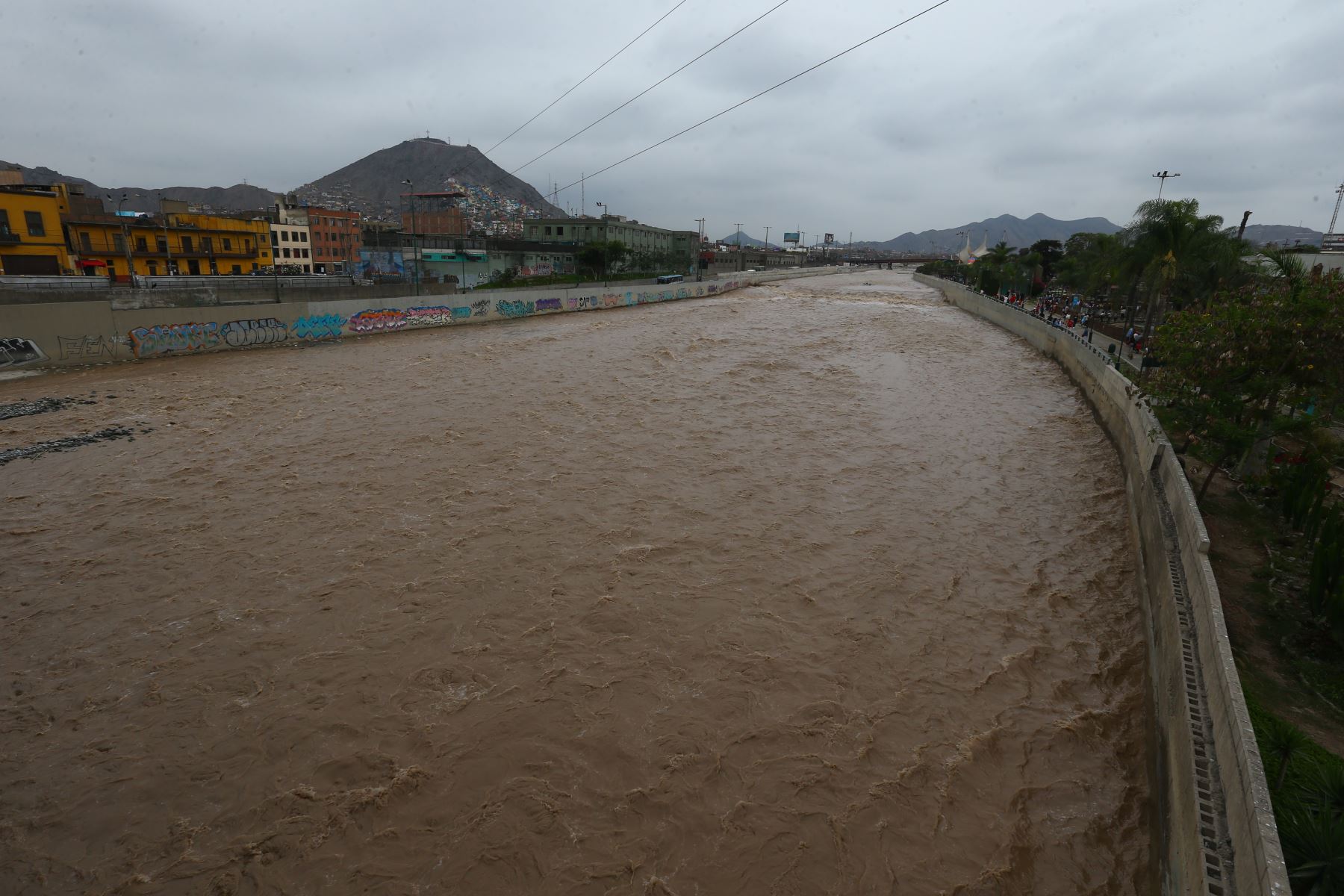 Crecida del caudal del río Rímac . Imágenes realizadas cerca al Centro Histórico de Lima y el Puente del Ejercito
Foto: ANDINA/Eddy Ramos