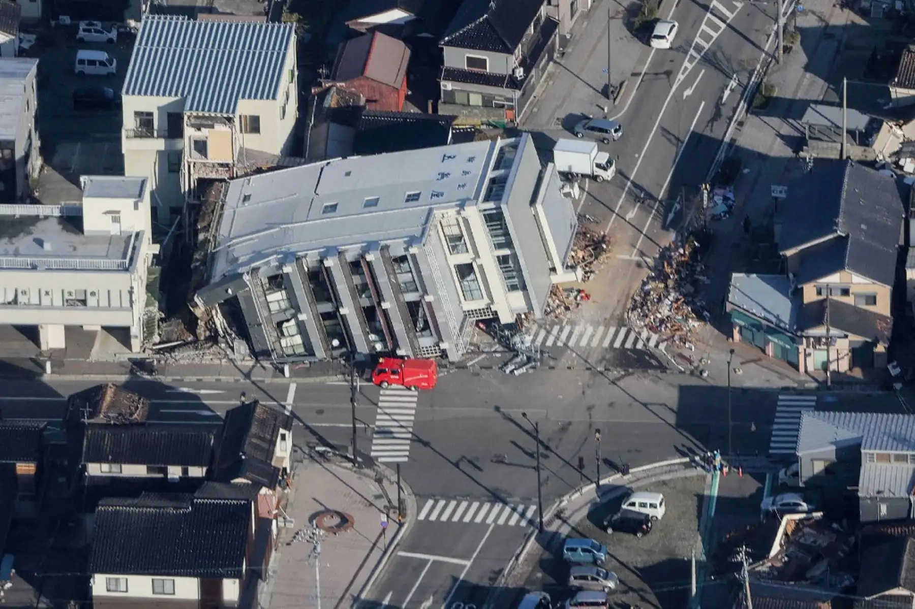 El potente sismo de magnitud 7,5 golpeó el lunes la prefectura de Ishikawa, en la península de Noto, en la isla principal de Honshu y según las autoridades locales al menos 48 personas murieron, pero hay muchas personas atrapadas. Foto: AFP