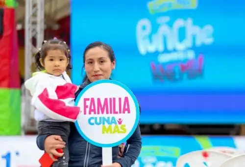 En 2023, el Programa Nacional Cuna Más del Ministerio de Desarrollo e Inclusión Social (Midis), atendió a 60,554 niñas y niños de 6 a 36 meses de edad en 506 distritos a nivel nacional de la meta programada de 60,427 niñas y niños del Servicio de Cuidado Diurno.