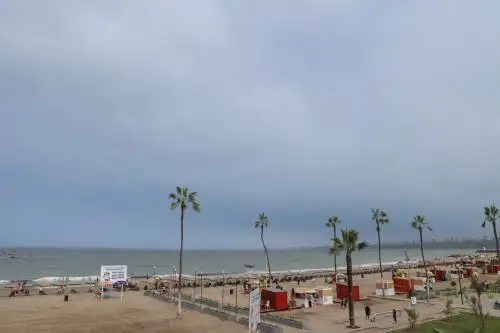 La Playa Agua Dulce en el distrito de Chorrilos luce limpia y ordenada, luego que el día de ayer 1ero de Enero recibiera a más de 50 mil personas que asistieron a este balneario de la capital.
Foto: ANDINA/Andrés Valle