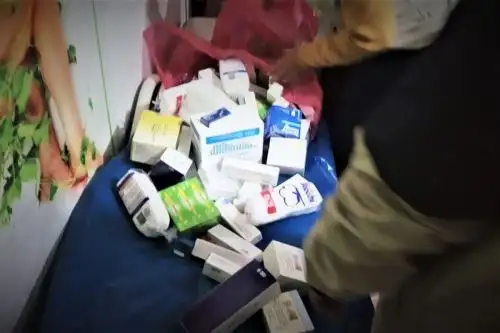 Durante la supervisión se halló un gran número de medicamentos vencidos que habrían sido utilizados en las intervenciones quirúrgicas.