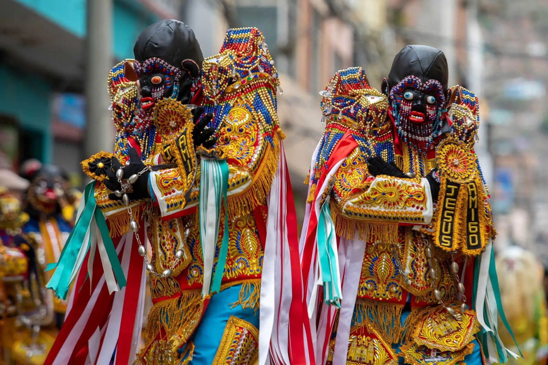 La navidad más larga del Perú se vive en la ciudad de Huánuco, la historia se remonta al siglo XVI, en la víspera de un 25 de diciembre, cuando los patrones solían liberar a los esclavos que trabajaban en sus haciendas para que puedan recorrer las iglesias y celebrar la Navidad. Los negritos, es una danza esencialmente religiosa, pues centra toda la celebración en la adoración del Niño Jesús y se lleva a cabo desde el 24 de diciembre hasta el 19 de enero.
Foto: Cortesía Nadia Cruz