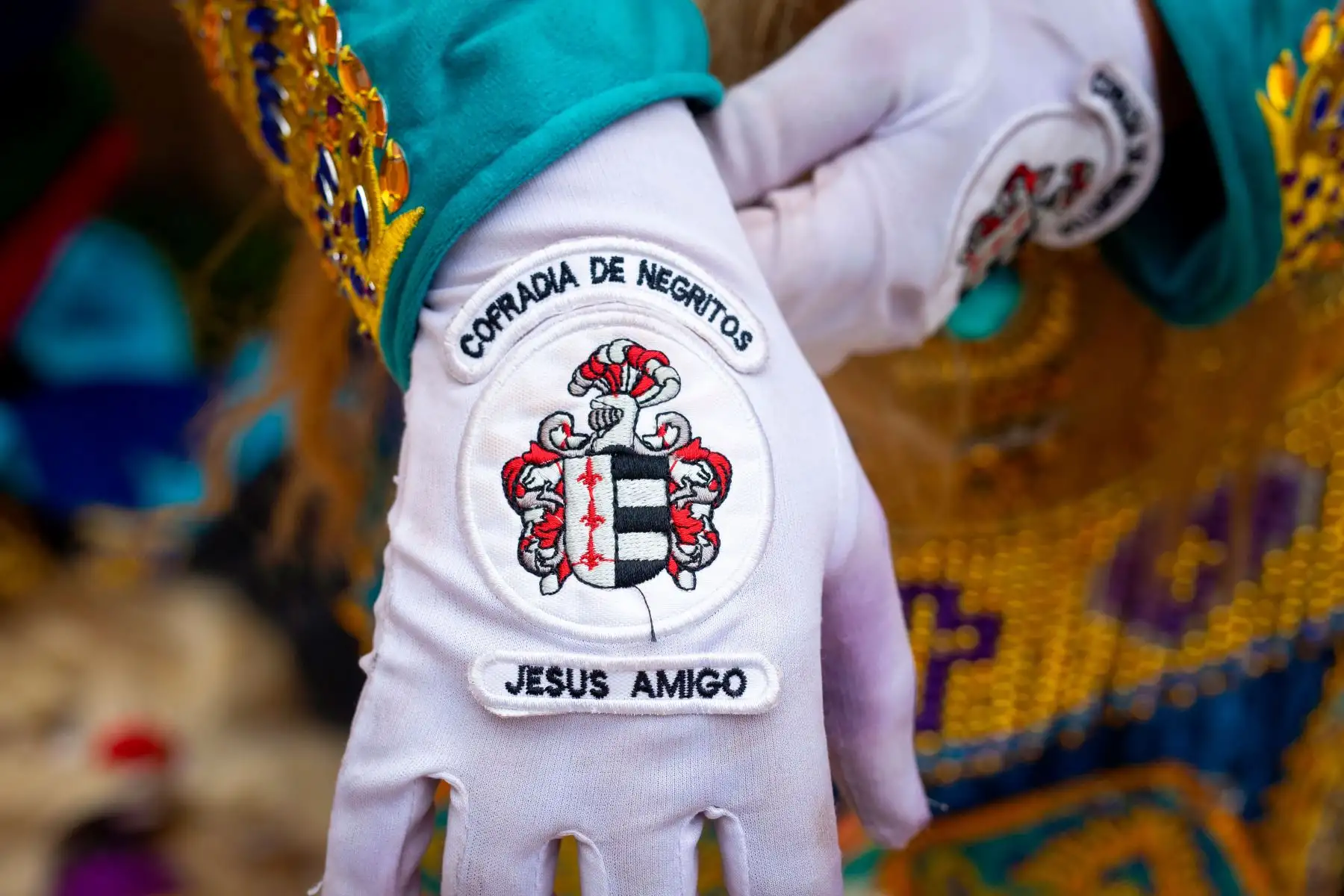 La navidad más larga del Perú se vive en la ciudad de Huánuco, la historia se remonta al siglo XVI, en la víspera de un 25 de diciembre, cuando los patrones solían liberar a los esclavos que trabajaban en sus haciendas para que puedan recorrer las iglesias y celebrar la Navidad. Los negritos, es una danza esencialmente religiosa, pues centra toda la celebración en la adoración del Niño Jesús y se lleva a cabo desde el 24 de diciembre hasta el 19 de enero.
Foto: Cortesía Nadia Cruz