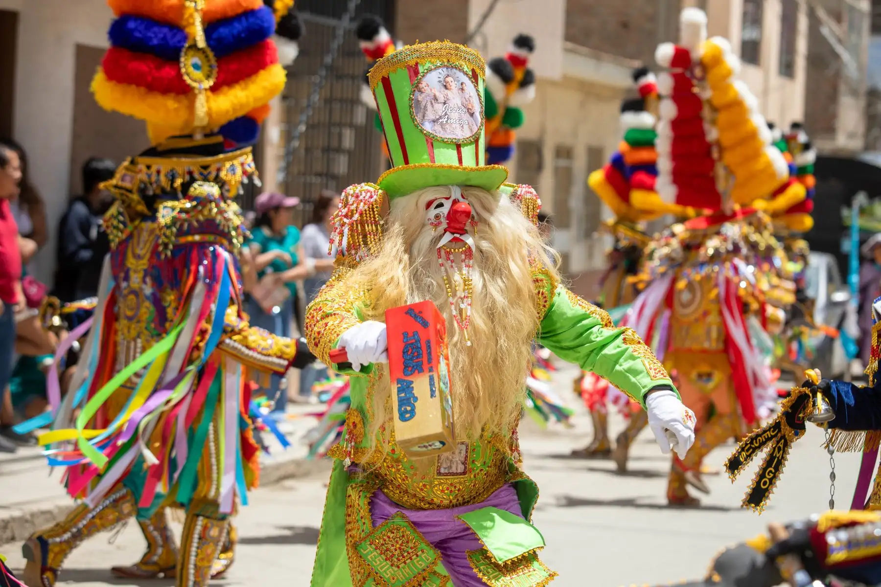 La navidad más larga del Perú se vive en la ciudad de Huánuco, la historia se remonta al siglo XVI, en la víspera de un 25 de diciembre, cuando los patrones solían liberar a los esclavos que trabajaban en sus haciendas para que puedan recorrer las iglesias y celebrar la Navidad. Los negritos, es una danza esencialmente religiosa, pues centra toda la celebración en la adoración del Niño Jesús y se lleva a cabo desde el 24 de diciembre hasta el 19 de enero.
Foto: Cortesía Nadia Cruz