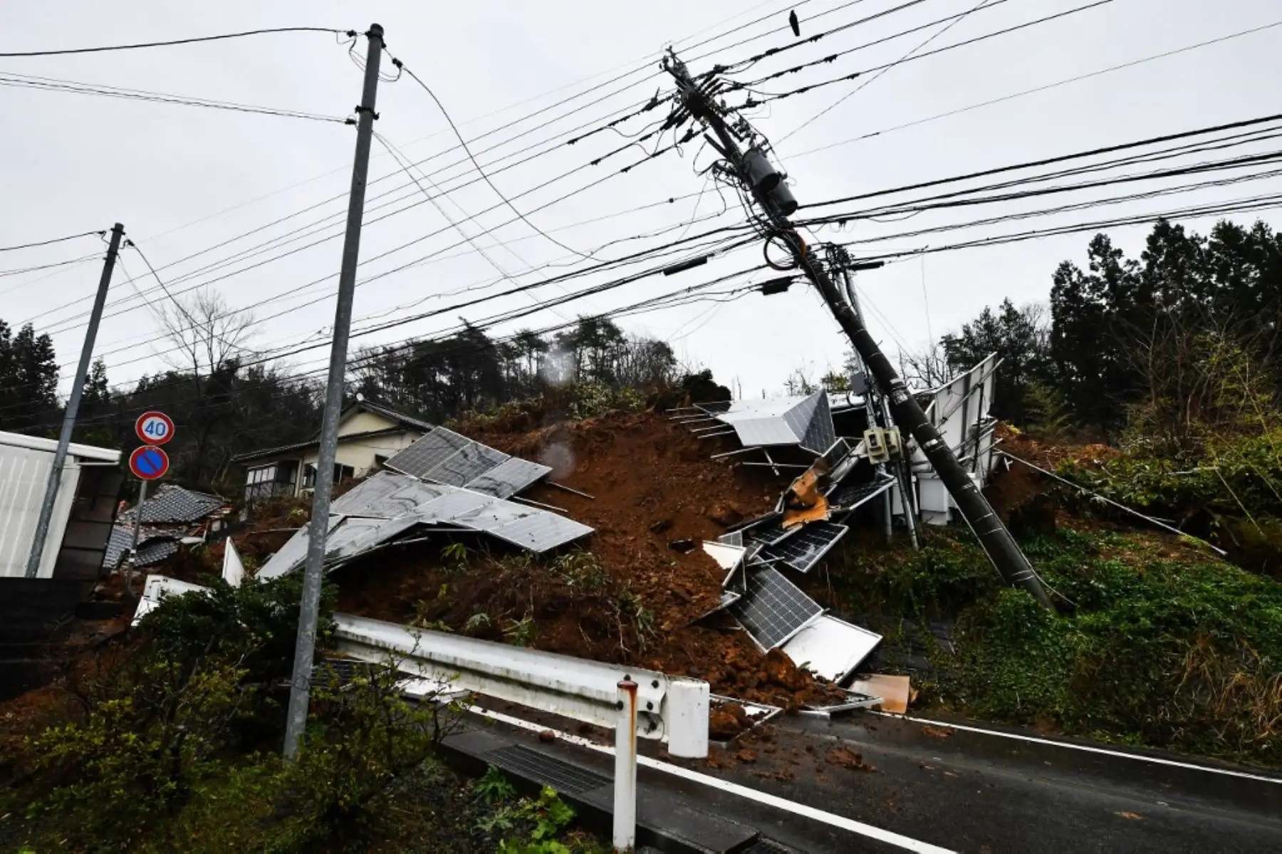 La península de Noto, en la costa del Mar de Japón, fue la más afectada, con edificios arrasados por el fuego y casas arrasadas en varias ciudades, incluidas Wajima y Suzu. Foto: AFP