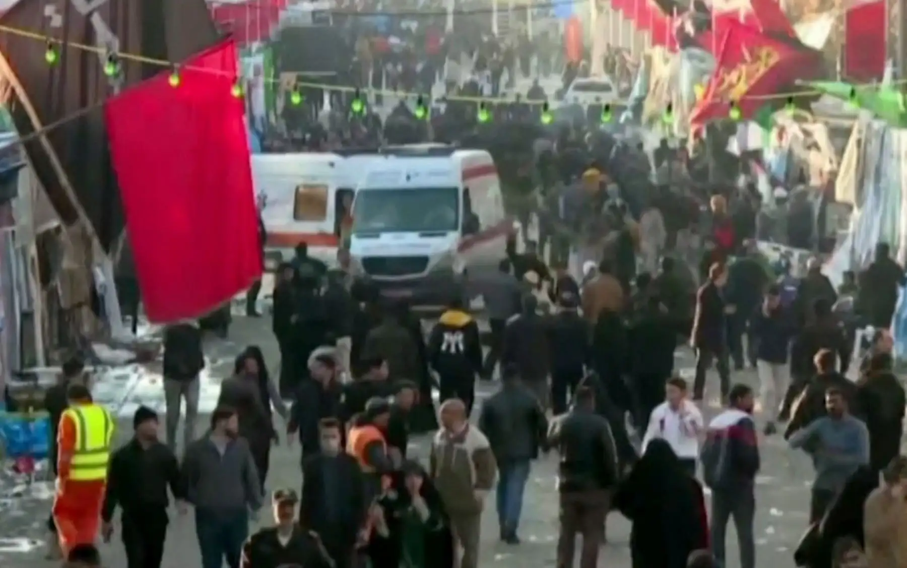 Dos explosiones en rápida sucesión golpearon a una multitud que conmemoraba el aniversario del asesinato del general de la Guardia en 2020. Qasem Soleimani, cerca de la mezquita Saheb al-Zaman en la ciudad de Kerman, en el sur de Irán. Foto: AFP