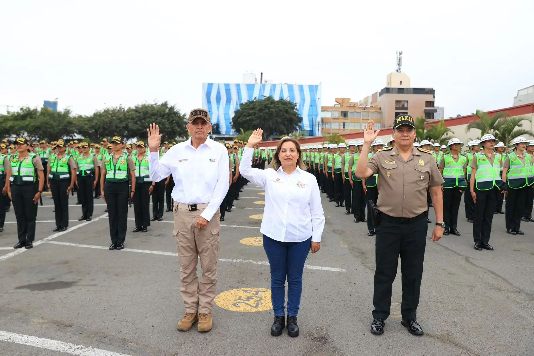 La presidenta Dina Ercilia Boluarte Zegarra participa en incorporación de más de 5 mil policías al patrullaje policial.  Foto: ANDINA/Prensa Presidencia