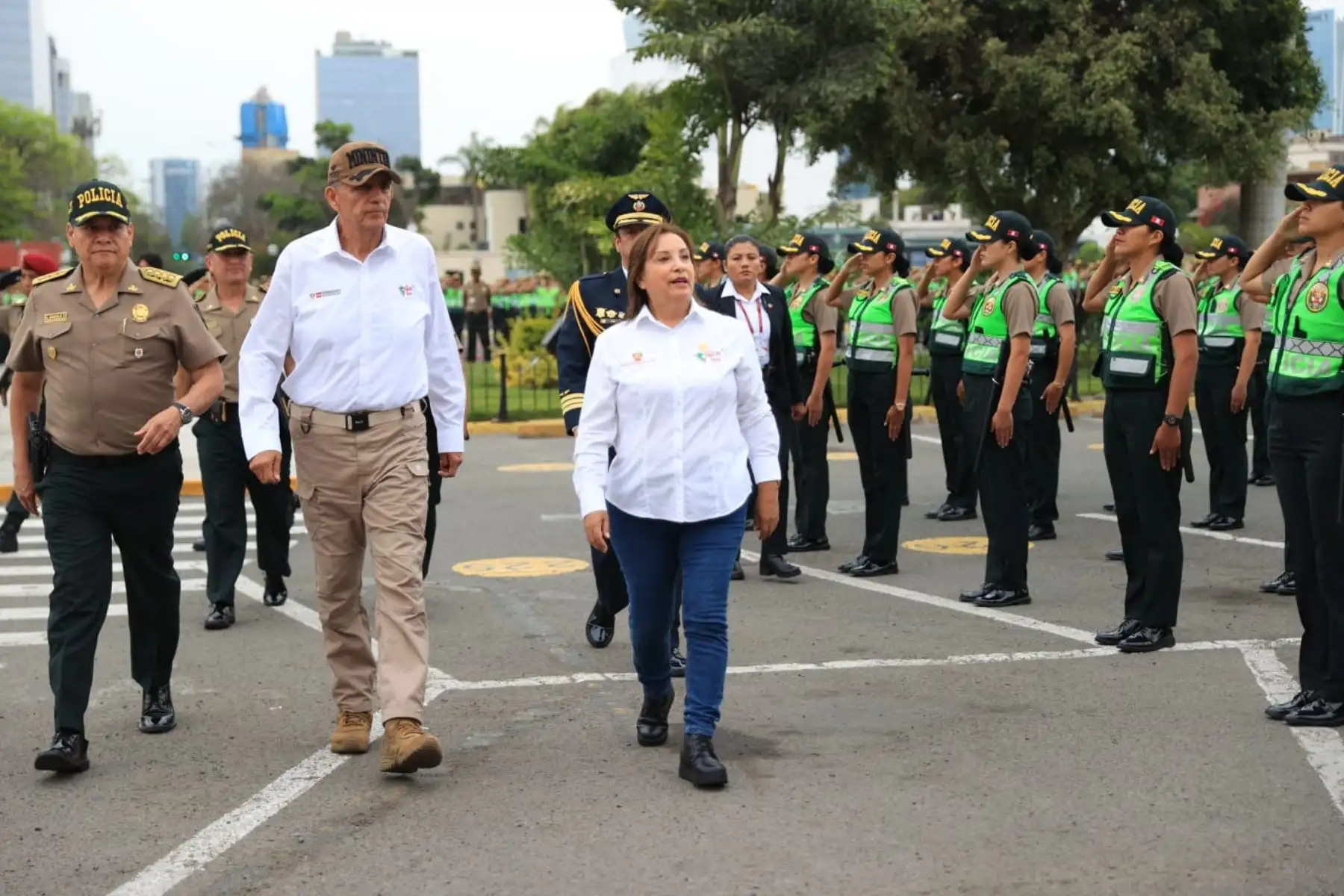 La presidenta Dina Ercilia Boluarte Zegarra participa en incorporación de más de 5 mil policías al patrullaje policial.  Foto: ANDINA/Prensa Presidencia