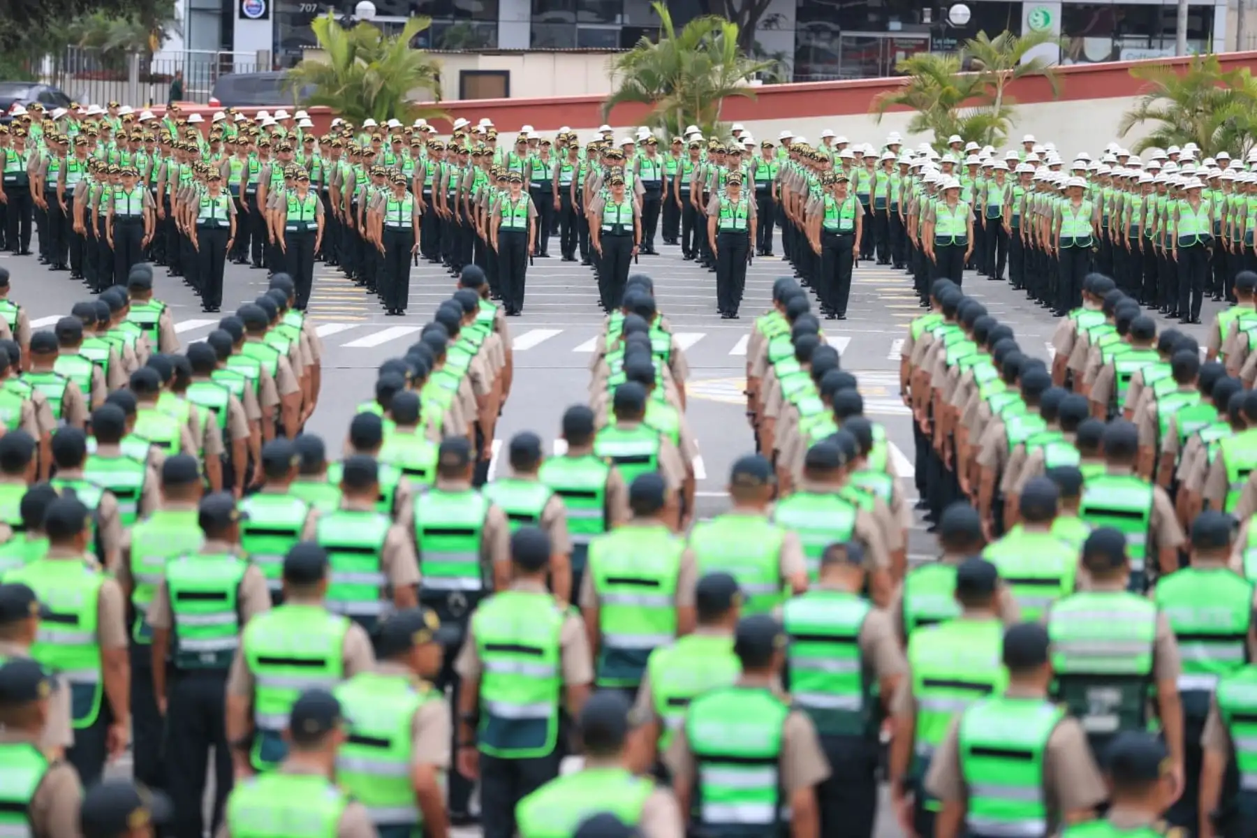 La presidenta Dina Ercilia Boluarte Zegarra participa en incorporación de más de 5 mil policías al patrullaje policial.  Foto: ANDINA/Prensa Presidencia