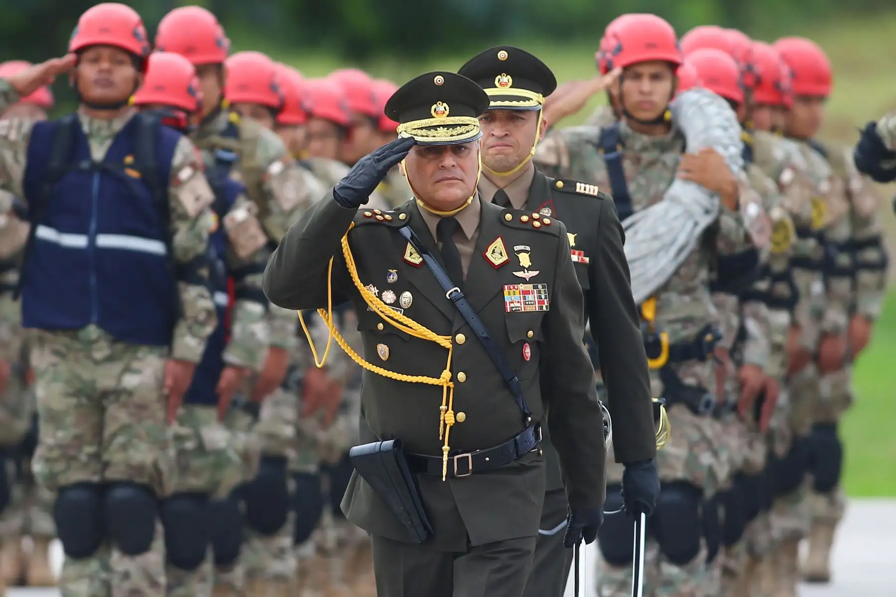 El ministro de Defensa, Jorge Chávez Cresta, preside la ceremonia de reconocimiento del Jefe del Comando Conjunto de las Fuerzas Armadas, General de Ejército David Ojeda Parra.
Foto: ANDINA/Eddy Ramos