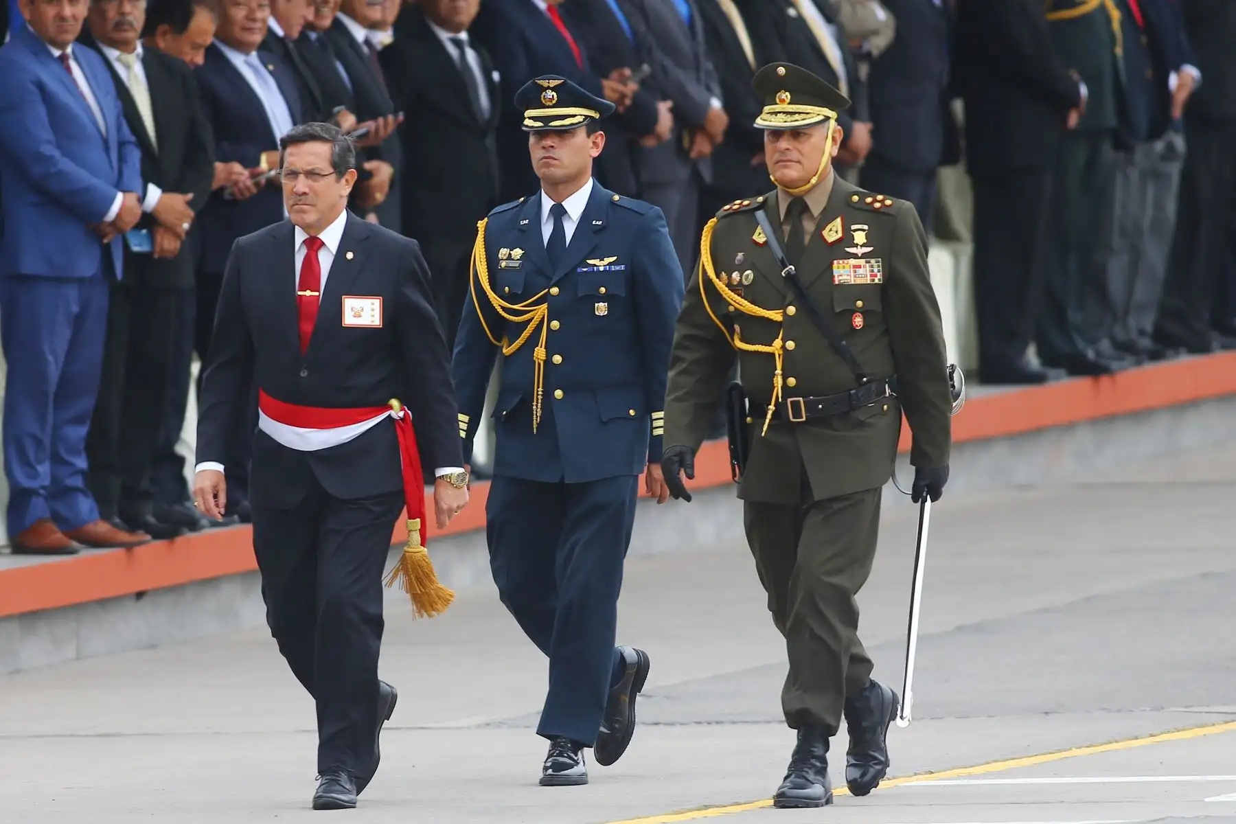 El ministro de Defensa, Jorge Chávez Cresta, preside la ceremonia de reconocimiento del Jefe del Comando Conjunto de las Fuerzas Armadas, General de Ejército David Ojeda Parra.
Foto: ANDINA/Eddy Ramos