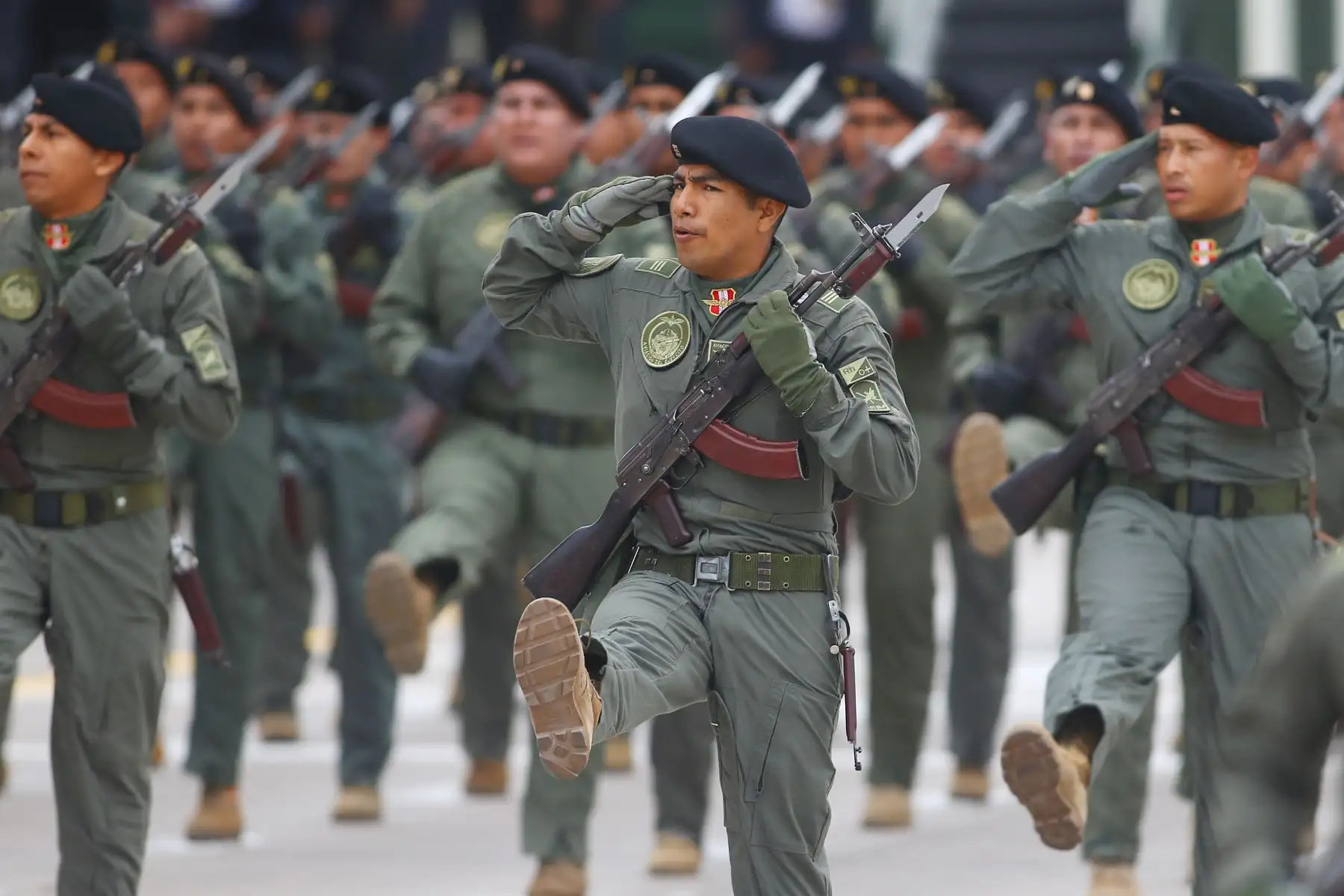 Asimismo, también se realizó la presentación de los Comandos Operacionales de las Fuerzas Armadas ante el recién designado jefe del Comando Conjunto de las Fuerzas Armadas.
Foto: ANDINA/ Eddy Ramos