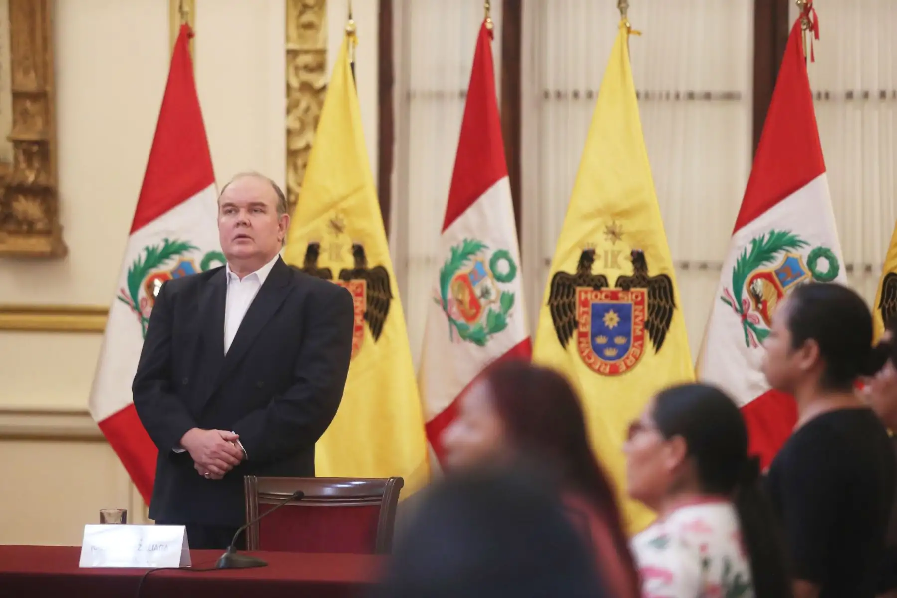 El alcalde Rafael López Aliaga lideró la juramentación y entrega de credenciales a las representantes de las ollas comunes que fueron elegidas de manera transparente.
Foto: ANDINA/Ricardo Cuba