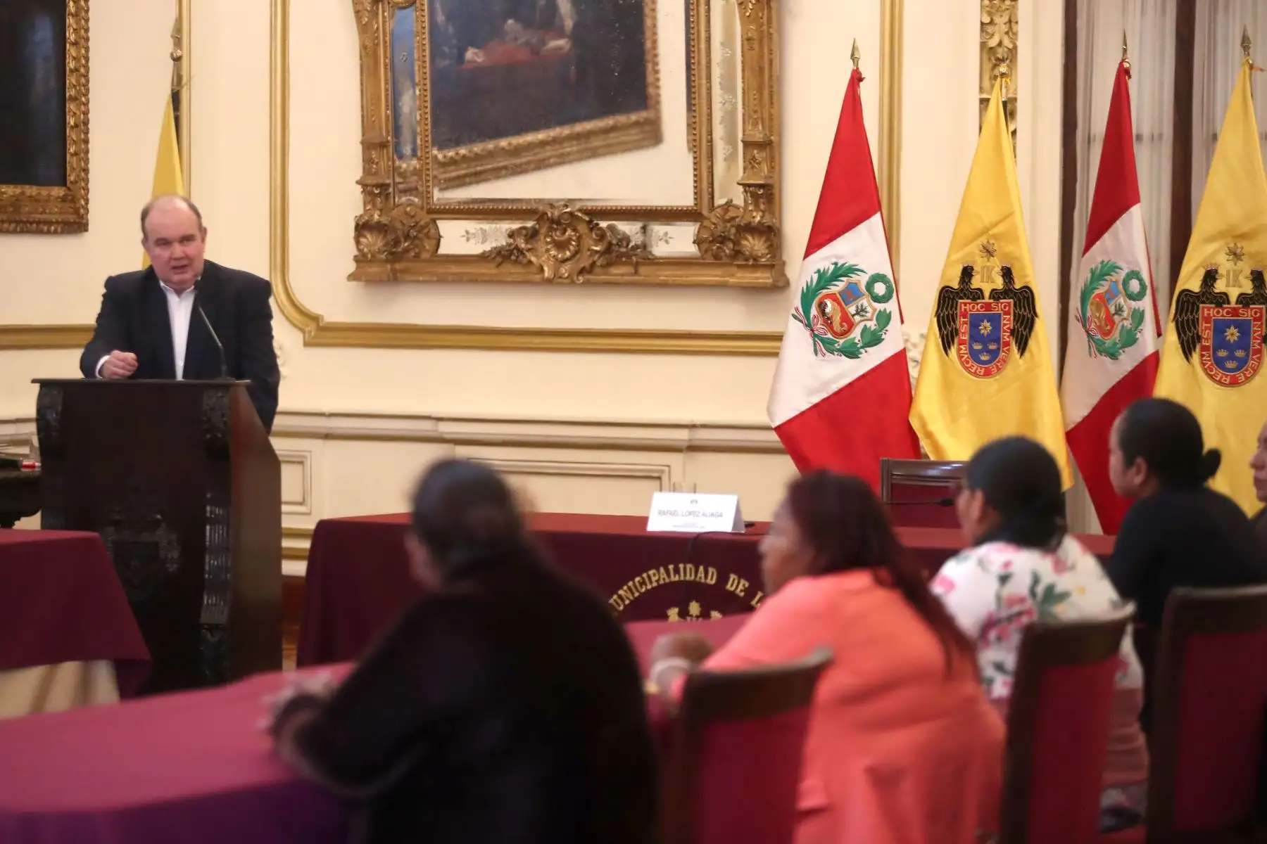 El alcalde Rafael López Aliaga lidera la juramentacion y entrega de credenciales a las representantes de las ollas comunes que fueron elegidas de manera transparente.Foto: ANDINA/Ricardo Cuba
