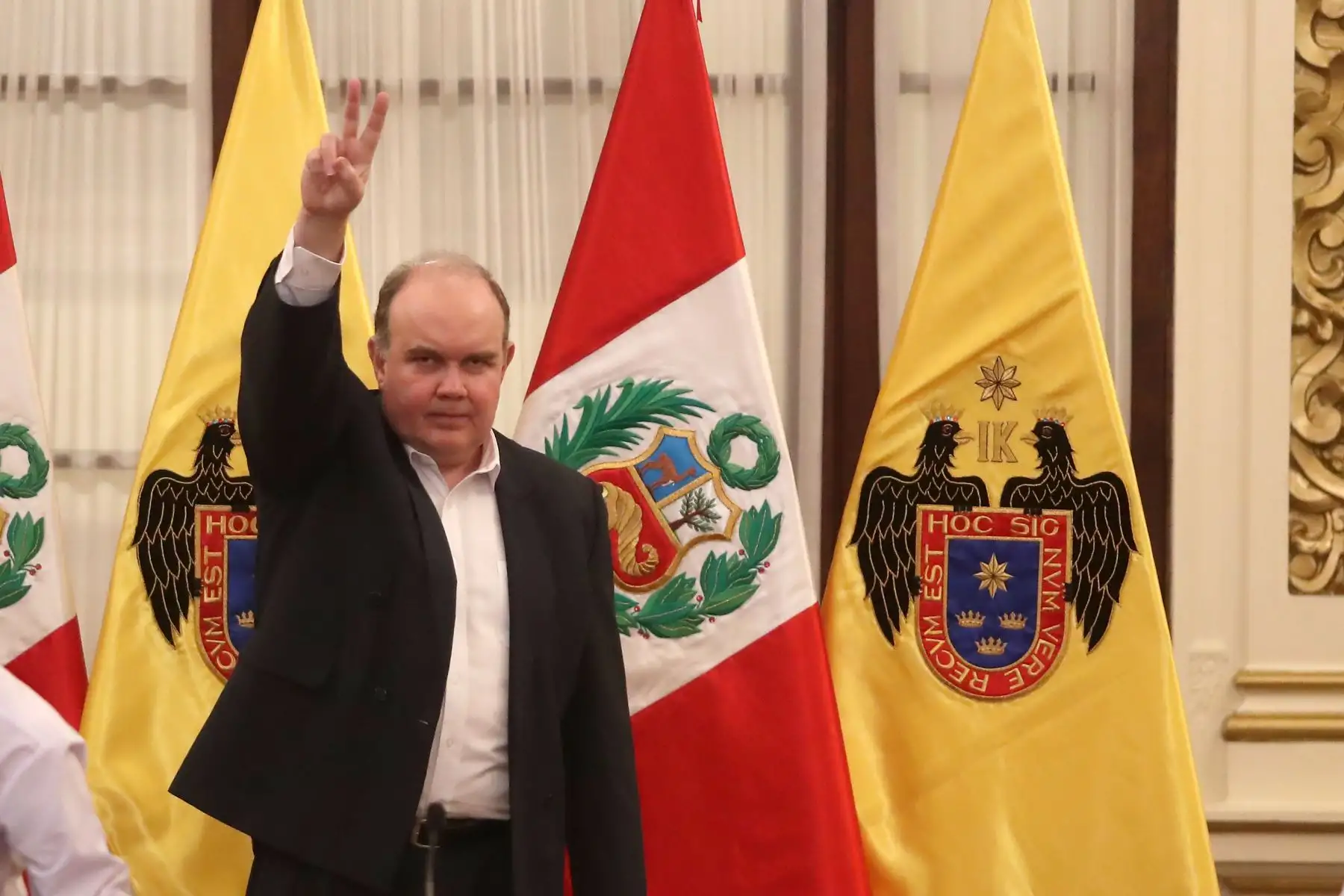 El alcalde Rafael López Aliaga lideró la juramentación y entrega de credenciales a las representantes de las ollas comunes que fueron elegidas de manera transparente.
Foto: ANDINA/Ricardo Cuba