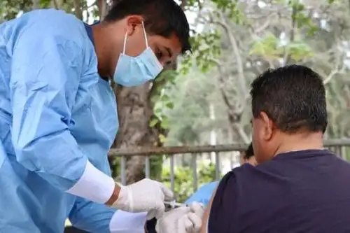 Se recuerda a la población que los síntomas leves de cualquier infección respiratoria pueden ser manejados en casa, desde una gripe común, un proceso de influenza o una infección de coronavirus. ANDINA/ Minsa.