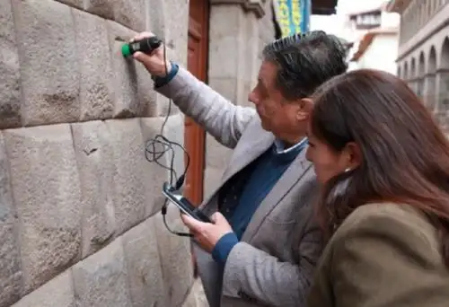 Especialistas de la Dirección Desconcentrada de Cultura de Cusco verificaron una grave afectación a un muro pétreo de la época inca que forma parte del inmueble N° 228 de la calle San Agustín, por lo cual la entidad cultural iniciará un proceso administrativo sancionador por este atentado contra el patrimonio cultural.